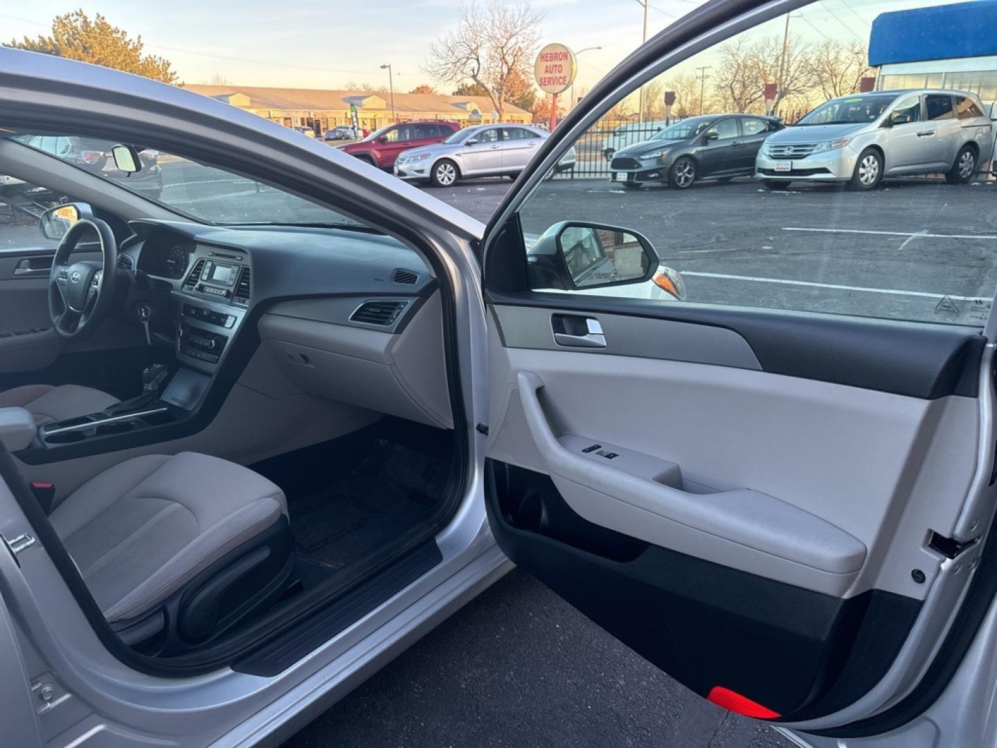 2017 Symphony Silver /Gray Hyundai Sonata Base (5NPE24AF6HH) with an 2.4L I4 DGI DOHC 16V ULEV II 185hp engine, Automatic transmission, located at 8595 Washington St., Thornton, CO, 80229, (303) 287-5511, 39.852348, -104.978447 - 2017 Hyundai Sonata FWD Gray Cloth.<br><br>D1 Auto NEVER charges dealer fees! All cars have clean titles and have been inspected for mechanical issues. We have financing for everyone. Good credit, bad credit, first time buyers.<br><br>Please call Lakewood Location 303-274-7692 or Thornton 303-287-55 - Photo#18