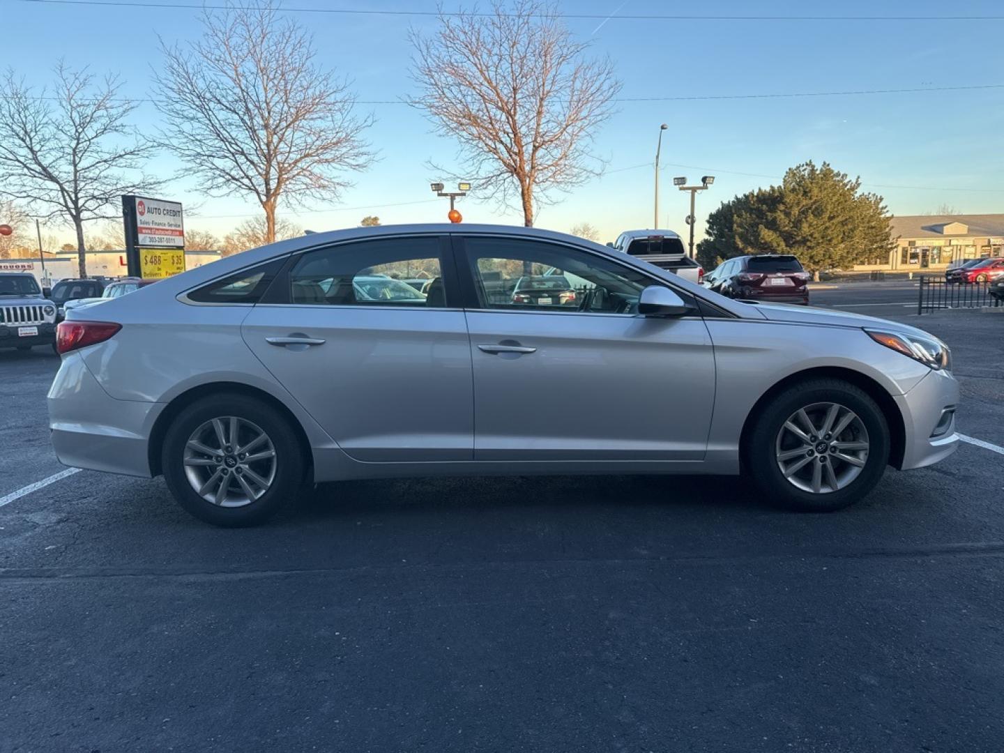 2017 Symphony Silver /Gray Hyundai Sonata Base (5NPE24AF6HH) with an 2.4L I4 DGI DOHC 16V ULEV II 185hp engine, Automatic transmission, located at 8595 Washington St., Thornton, CO, 80229, (303) 287-5511, 39.852348, -104.978447 - 2017 Hyundai Sonata FWD Gray Cloth.<br><br>D1 Auto NEVER charges dealer fees! All cars have clean titles and have been inspected for mechanical issues. We have financing for everyone. Good credit, bad credit, first time buyers.<br><br>Please call Lakewood Location 303-274-7692 or Thornton 303-287-55 - Photo#3