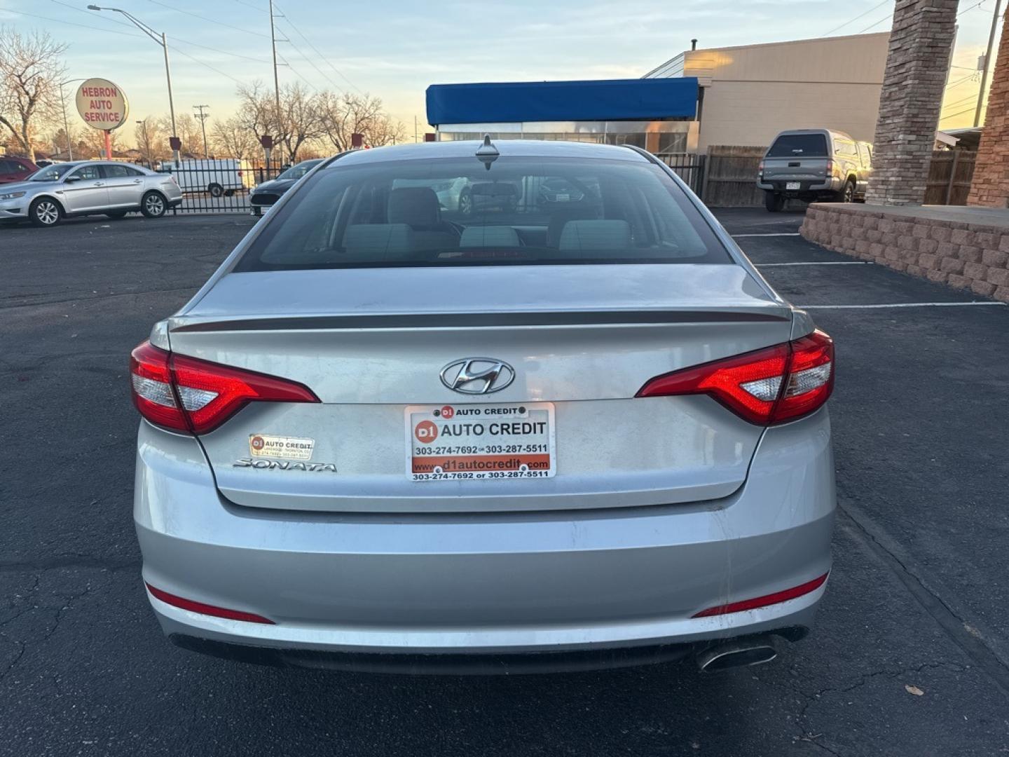 2017 Symphony Silver /Gray Hyundai Sonata Base (5NPE24AF6HH) with an 2.4L I4 DGI DOHC 16V ULEV II 185hp engine, Automatic transmission, located at 8595 Washington St., Thornton, CO, 80229, (303) 287-5511, 39.852348, -104.978447 - 2017 Hyundai Sonata FWD Gray Cloth.<br><br>D1 Auto NEVER charges dealer fees! All cars have clean titles and have been inspected for mechanical issues. We have financing for everyone. Good credit, bad credit, first time buyers.<br><br>Please call Lakewood Location 303-274-7692 or Thornton 303-287-55 - Photo#5