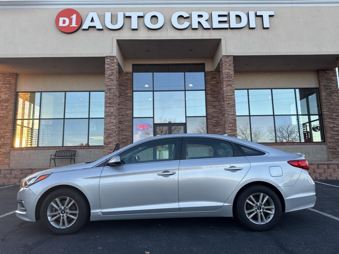 2017 Symphony Silver /Gray Hyundai Sonata Base (5NPE24AF6HH) with an 2.4L I4 DGI DOHC 16V ULEV II 185hp engine, Automatic transmission, located at 8595 Washington St., Thornton, CO, 80229, (303) 287-5511, 39.852348, -104.978447 - 2017 Hyundai Sonata FWD Gray Cloth.<br><br>D1 Auto NEVER charges dealer fees! All cars have clean titles and have been inspected for mechanical issues. We have financing for everyone. Good credit, bad credit, first time buyers.<br><br>Please call Lakewood Location 303-274-7692 or Thornton 303-287-55 - Photo#7