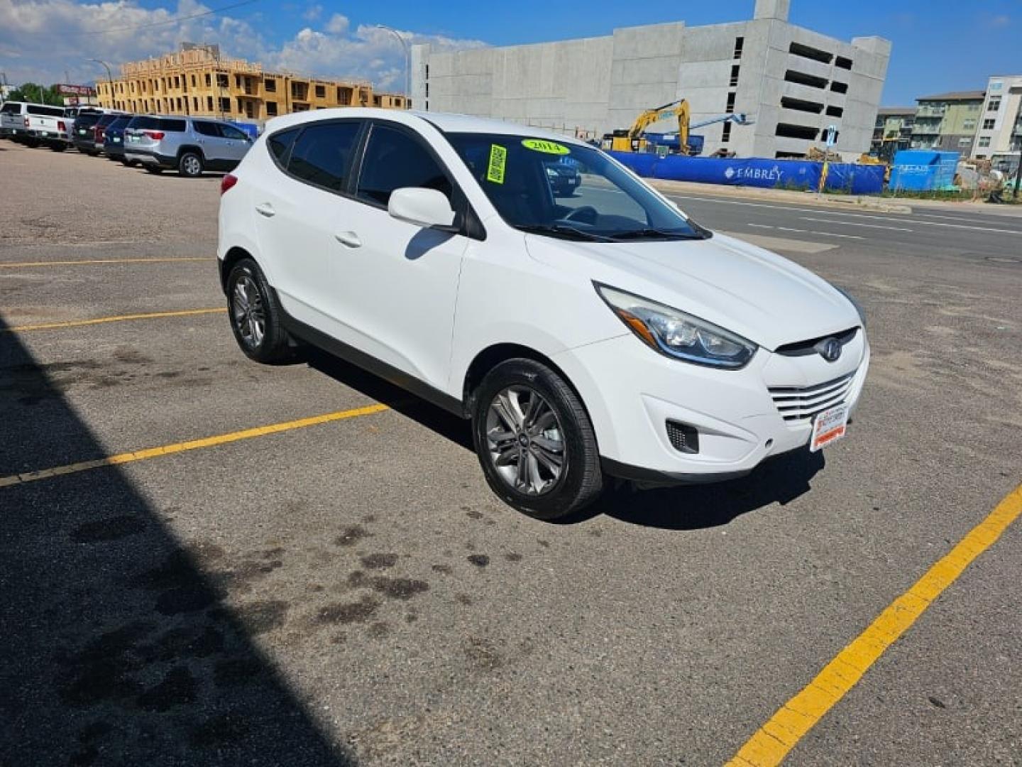 2014 Winter White /Taupe Hyundai Tucson GLS (KM8JT3AF1EU) with an 2.0L DOHC engine, Automatic transmission, located at 8595 Washington St., Thornton, CO, 80229, (303) 287-5511, 39.852348, -104.978447 - Are you in the market for a reliable and affordable SUV in Thornton, CO? Look no further than this pre-owned 2014 Hyundai Tucson GLS at D1 Auto Credit - Thornton. With its sleek winter white exterior and comfortable taupe interior, this 4D sport utility vehicle is sure to turn heads wherever you go. - Photo#3