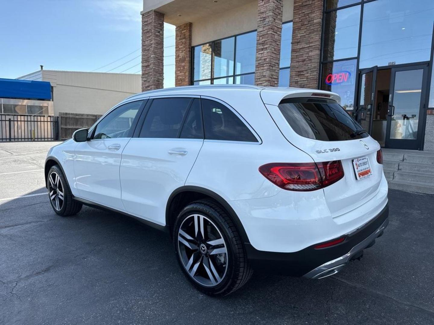 2020 White /Actual Mercedes-Benz GLC GLC 300 (WDC0G8EB3LF) with an I4 engine, Automatic transmission, located at 8595 Washington St., Thornton, CO, 80229, (303) 287-5511, 39.852348, -104.978447 - 2020 Mercedes-Benz GLC<br>Blind Spot Monitoring, Backup Camera, Leather, Collision Warning, 4MATIC, 4-Way Lumbar Support, Electrically Adjustable Passenger Seat, Heated Front Bucket Seats, Panorama Sunroof, Power Driver Seat and Steering Column w/Memory.<br>D1 Auto NEVER charges dealer fees! All c - Photo#7