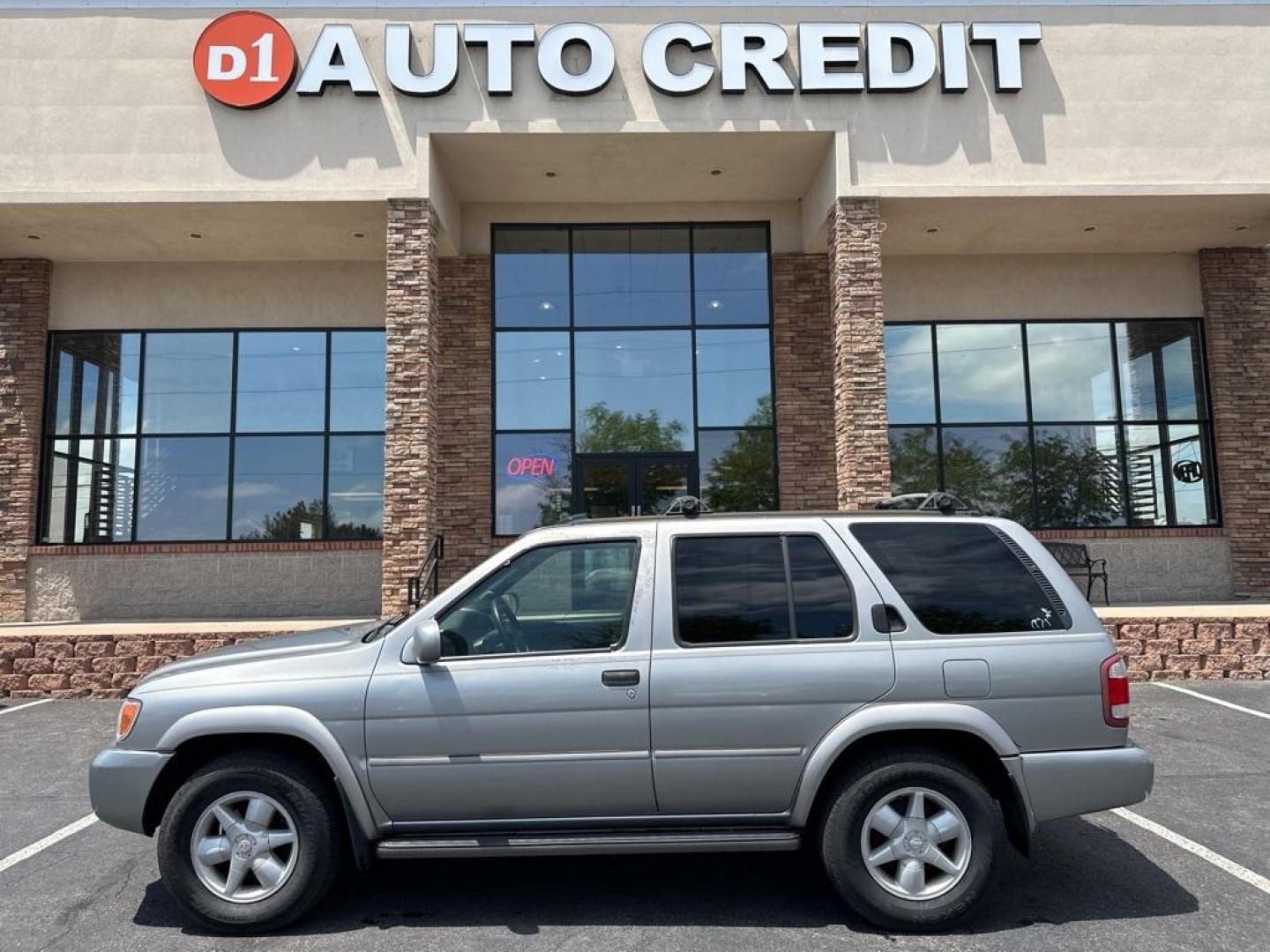 2001 Sierra Silver Metallic /Charcoal Nissan Pathfinder LE (JN8DR09X11W) with an 3.5L V6 SMPI DOHC engine, Automatic transmission, located at 8595 Washington St., Thornton, CO, 80229, (303) 287-5511, 39.852348, -104.978447 - 2001 Nissan Pathfinder<br><br>D1 Auto NEVER charges dealer fees! All cars have clean titles and have been inspected for mechanical issues. We have financing for everyone. Good credit, bad credit, first time buyers.<br><br>Please call Lakewood Location 303-274-7692 or Thornton 303-287-5511 to schedul - Photo#0