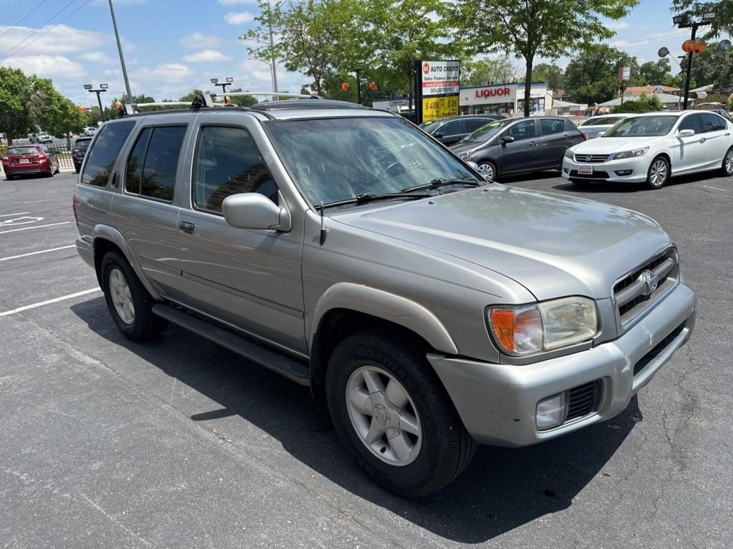 2001 Sierra Silver Metallic /Charcoal Nissan Pathfinder LE (JN8DR09X11W) with an 3.5L V6 SMPI DOHC engine, Automatic transmission, located at 8595 Washington St., Thornton, CO, 80229, (303) 287-5511, 39.852348, -104.978447 - 2001 Nissan Pathfinder<br><br>D1 Auto NEVER charges dealer fees! All cars have clean titles and have been inspected for mechanical issues. We have financing for everyone. Good credit, bad credit, first time buyers.<br><br>Please call Lakewood Location 303-274-7692 or Thornton 303-287-5511 to schedul - Photo#3