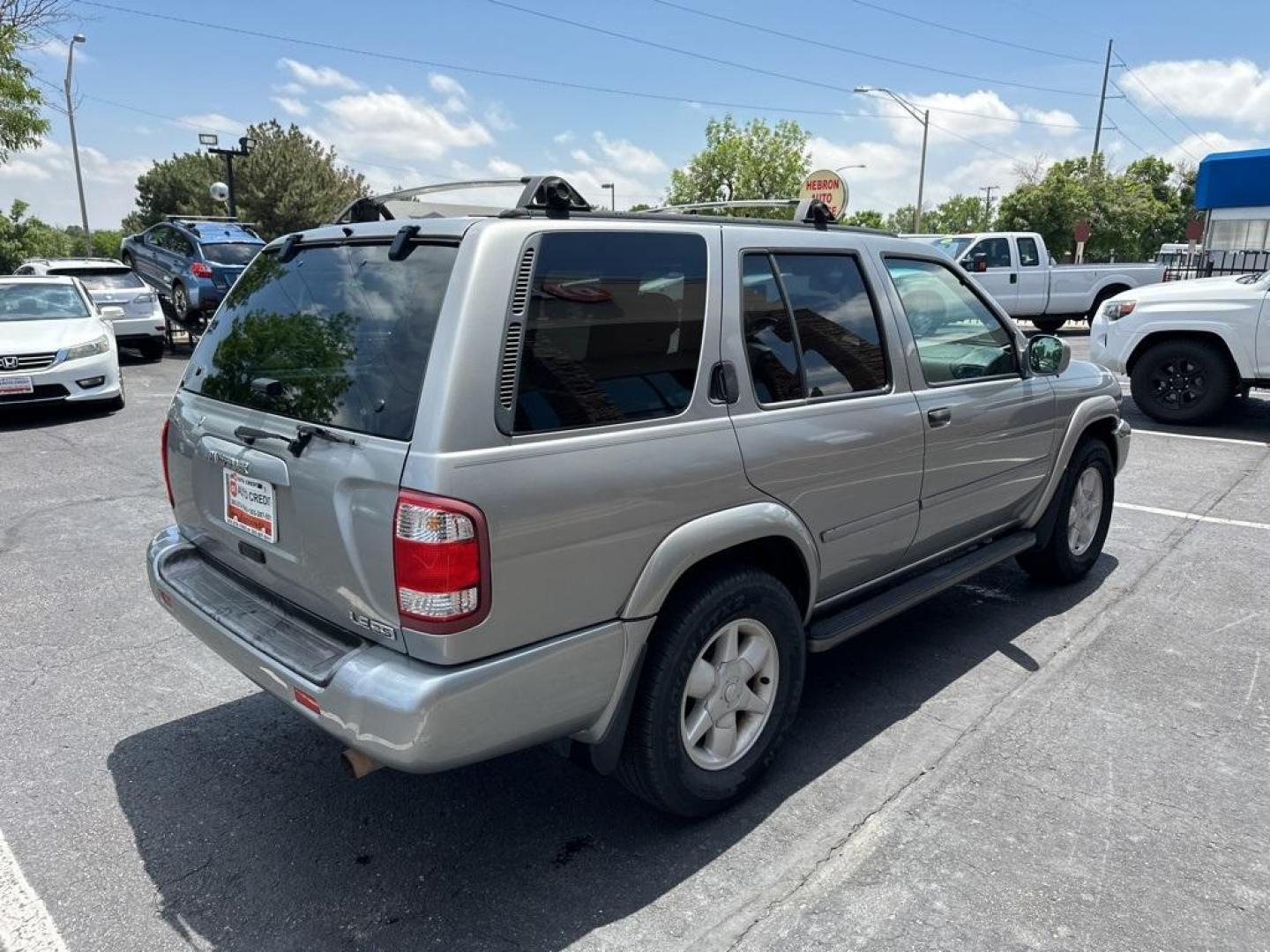 2001 Sierra Silver Metallic /Charcoal Nissan Pathfinder LE (JN8DR09X11W) with an 3.5L V6 SMPI DOHC engine, Automatic transmission, located at 8595 Washington St., Thornton, CO, 80229, (303) 287-5511, 39.852348, -104.978447 - 2001 Nissan Pathfinder<br><br>D1 Auto NEVER charges dealer fees! All cars have clean titles and have been inspected for mechanical issues. We have financing for everyone. Good credit, bad credit, first time buyers.<br><br>Please call Lakewood Location 303-274-7692 or Thornton 303-287-5511 to schedul - Photo#5