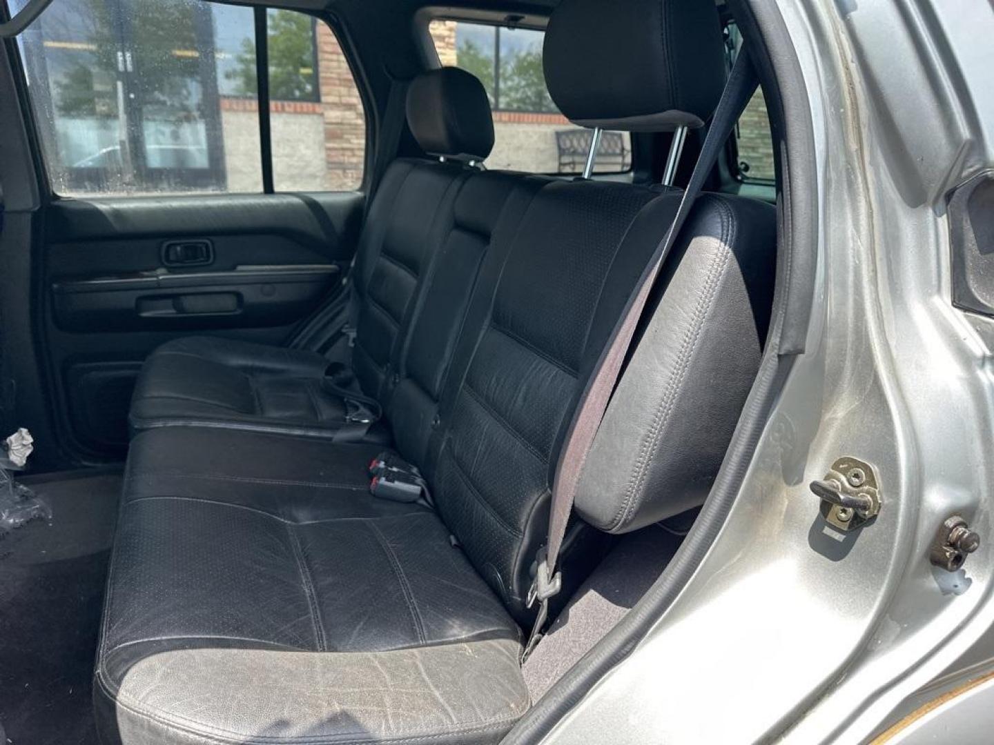 2001 Sierra Silver Metallic /Charcoal Nissan Pathfinder LE (JN8DR09X11W) with an 3.5L V6 SMPI DOHC engine, Automatic transmission, located at 8595 Washington St., Thornton, CO, 80229, (303) 287-5511, 39.852348, -104.978447 - 2001 Nissan Pathfinder<br><br>D1 Auto NEVER charges dealer fees! All cars have clean titles and have been inspected for mechanical issues. We have financing for everyone. Good credit, bad credit, first time buyers.<br><br>Please call Lakewood Location 303-274-7692 or Thornton 303-287-5511 to schedul - Photo#8