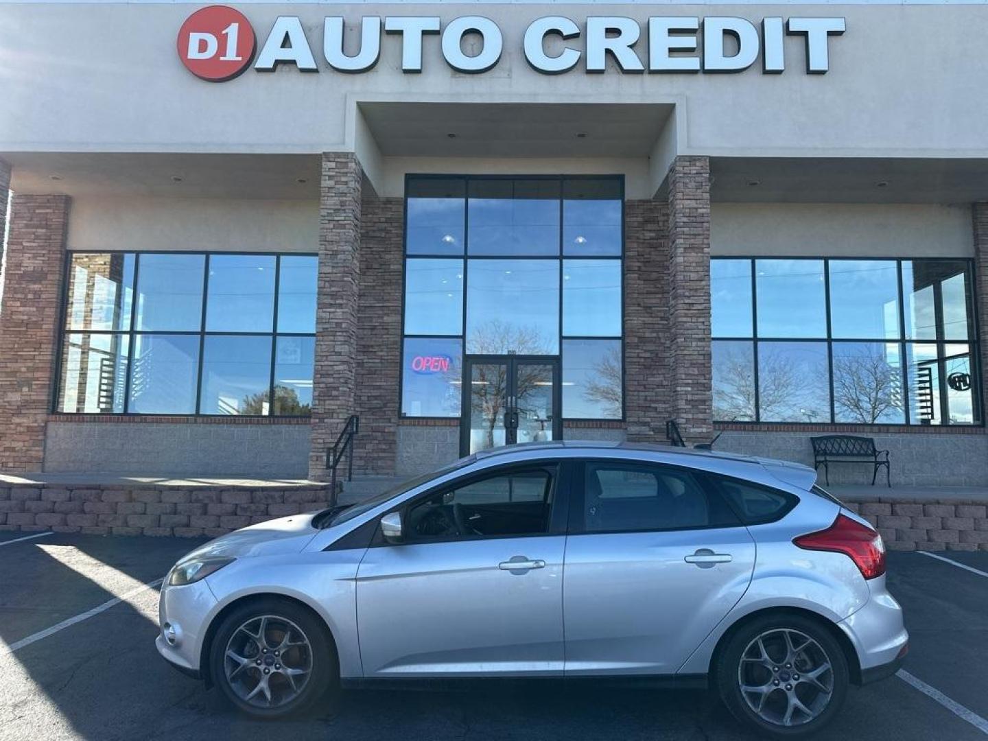 2014 Ingot Silver Metallic /Charcoal Black Ford Focus SE (1FADP3K21EL) with an 2.0L 4-Cylinder DGI DOHC engine, Automatic transmission, located at 8595 Washington St., Thornton, CO, 80229, (303) 287-5511, 39.852348, -104.978447 - 2014 Ford Focus<br><br>D1 Auto NEVER charges dealer fees! All cars have clean titles and have been inspected for mechanical issues. We have financing for everyone. Good credit, bad credit, first time buyers.<br>Clean CARFAX.<br>Please call or text 303-287-5511 to schedule a test drive or ask any que - Photo#0