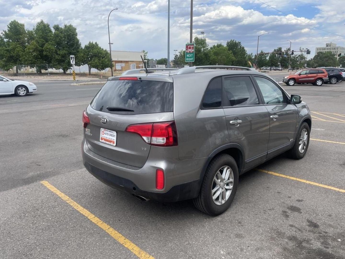 2015 Titanium Silver /Black Kia Sorento LX (5XYKTDA73FG) with an 3.3L V6 DGI Dual CVVT engine, Automatic transmission, located at 8595 Washington St., Thornton, CO, 80229, (303) 287-5511, 39.852348, -104.978447 - 2015 Kia Sorento<br><br>D1 Auto NEVER charges dealer fees! All cars have clean titles and have been inspected for mechanical issues. We have financing for everyone. Good credit, bad credit, first time buyers.<br>Clean CARFAX. Odometer is 12429 miles below market average!<br>Please call Lakewood Loca - Photo#5