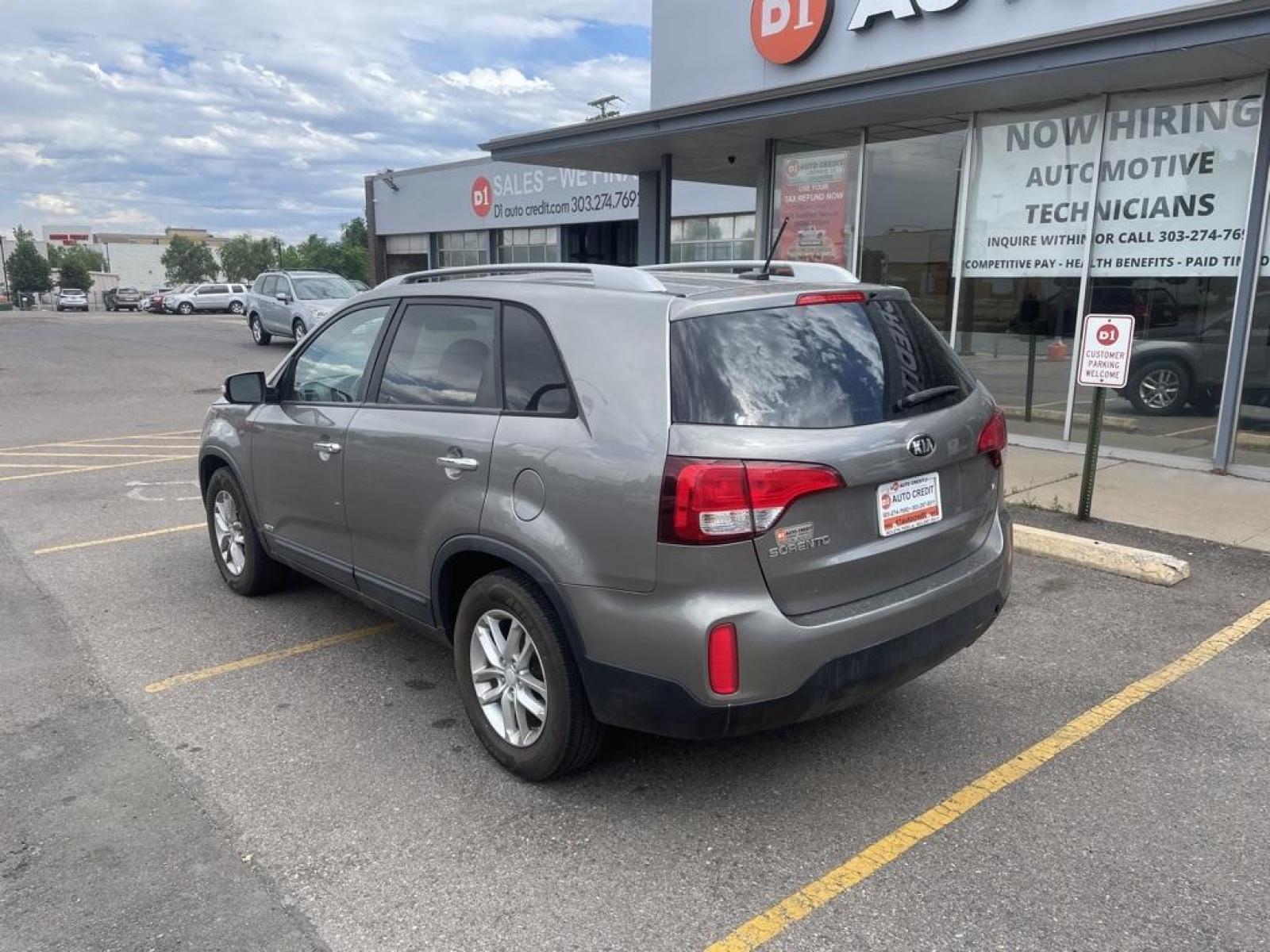 2015 Titanium Silver /Black Kia Sorento LX (5XYKTDA73FG) with an 3.3L V6 DGI Dual CVVT engine, Automatic transmission, located at 8595 Washington St., Thornton, CO, 80229, (303) 287-5511, 39.852348, -104.978447 - 2015 Kia Sorento<br><br>D1 Auto NEVER charges dealer fees! All cars have clean titles and have been inspected for mechanical issues. We have financing for everyone. Good credit, bad credit, first time buyers.<br>Clean CARFAX. Odometer is 14108 miles below market average!<br>Please call Lakewood Loca - Photo #7