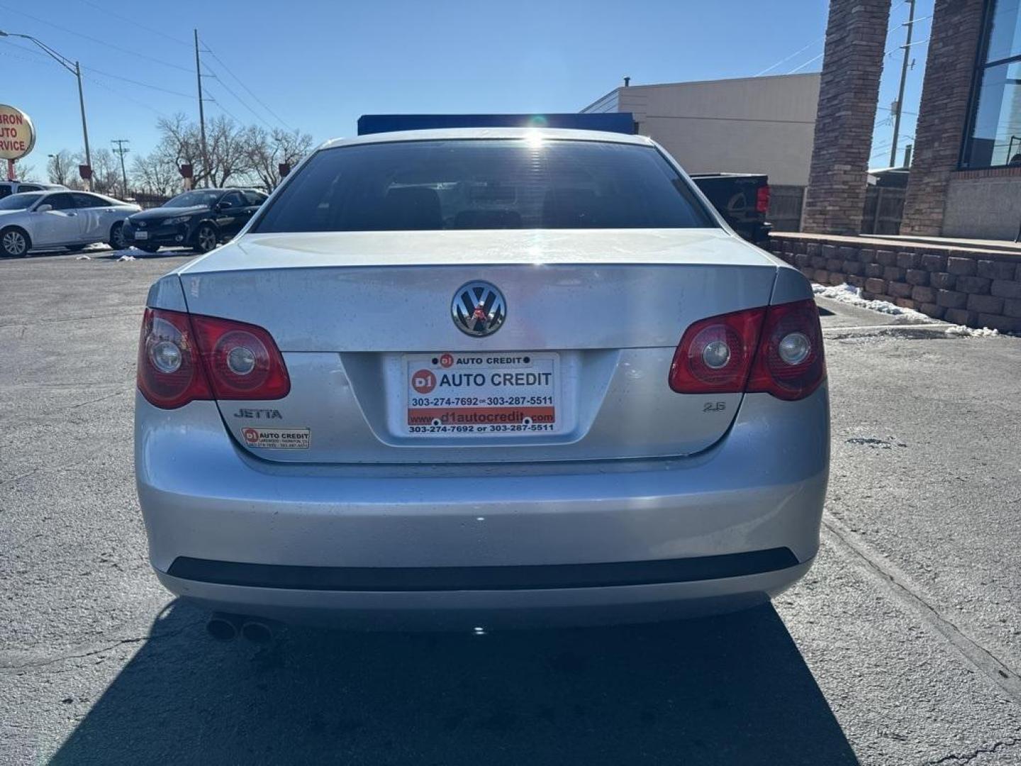 2005 Platinum Gray /Gray Volkswagen Jetta 2.5 (3VWSF71K95M) with an 2.5L I5 SMPI DOHC engine, Manual transmission, located at 8595 Washington St., Thornton, CO, 80229, (303) 287-5511, 39.852348, -104.978447 - 2005 Volkswagen Jetta FWD MANUAL TRANSMISSION. This car has ben inspected and runs like a top. Newer clutch, new tires, everything works as it should. Non turbo engine.<br><br> Leather, Heated Seats, 2.5L I5 SMPI DOHC, 5-Speed Manual, Gray w/Leather Seating Surfaces, Power Tilt and Slide Glass Sun - Photo#6