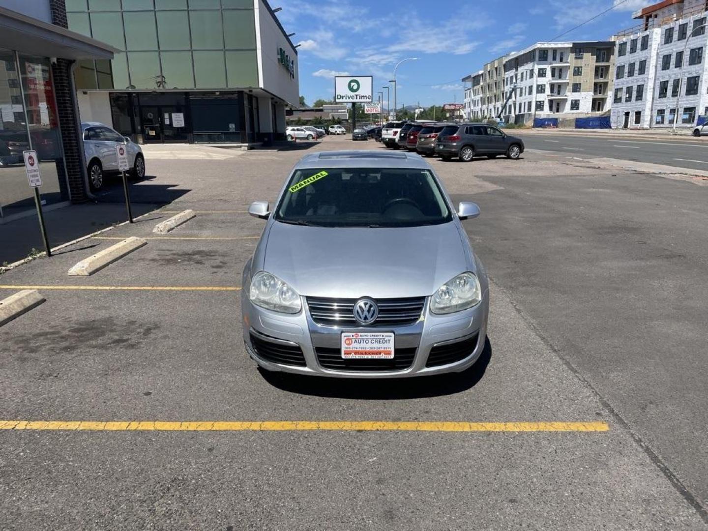 2005 Platinum Gray /Gray Volkswagen Jetta 2.5 (3VWSF71K95M) with an 2.5L I5 SMPI DOHC engine, Manual transmission, located at 8595 Washington St., Thornton, CO, 80229, (303) 287-5511, 39.852348, -104.978447 - 2005 Volkswagen Jetta<br><br>D1 Auto NEVER charges dealer fees! All cars have clean titles and have been inspected for mechanical issues. We have financing for everyone. Good credit, bad credit, first time buyers.<br><br>Please call Lakewood Location 303-274-7692 or Thornton 303-287-5511 to schedule - Photo#3