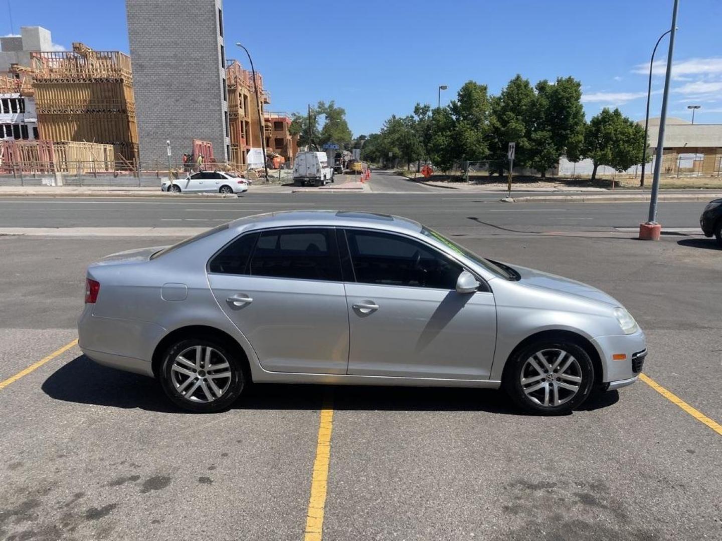 2005 Platinum Gray /Gray Volkswagen Jetta 2.5 (3VWSF71K95M) with an 2.5L I5 SMPI DOHC engine, Manual transmission, located at 8595 Washington St., Thornton, CO, 80229, (303) 287-5511, 39.852348, -104.978447 - 2005 Volkswagen Jetta<br><br>D1 Auto NEVER charges dealer fees! All cars have clean titles and have been inspected for mechanical issues. We have financing for everyone. Good credit, bad credit, first time buyers.<br><br>Please call Lakewood Location 303-274-7692 or Thornton 303-287-5511 to schedule - Photo#4