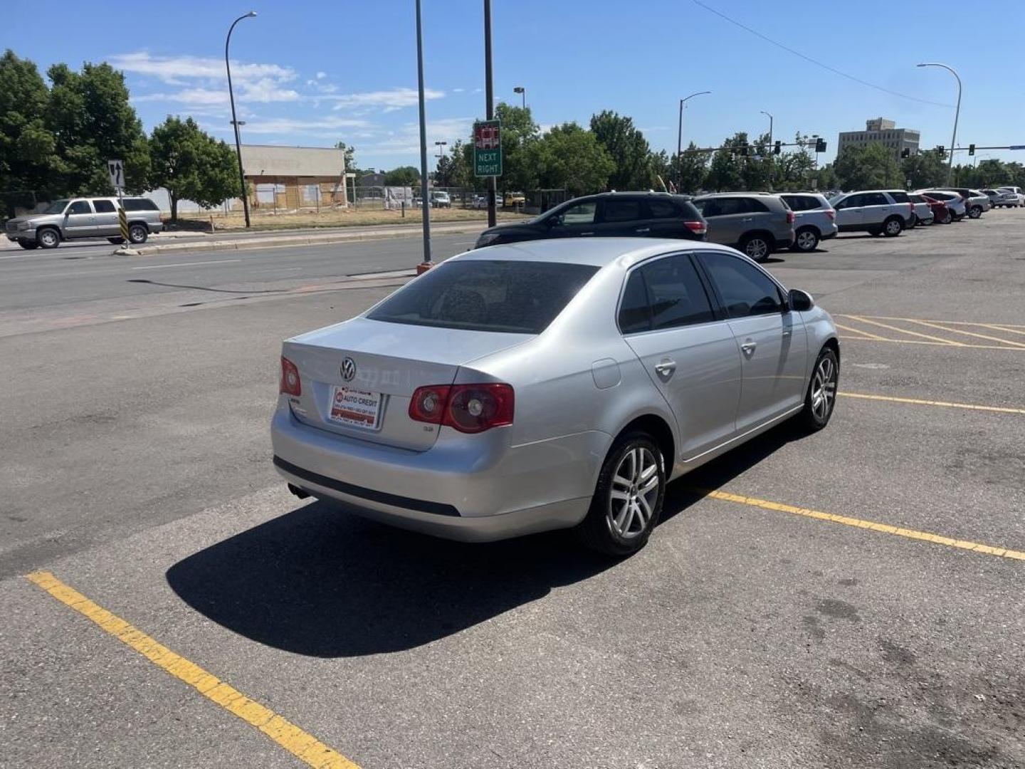 2005 Platinum Gray /Gray Volkswagen Jetta 2.5 (3VWSF71K95M) with an 2.5L I5 SMPI DOHC engine, Manual transmission, located at 8595 Washington St., Thornton, CO, 80229, (303) 287-5511, 39.852348, -104.978447 - 2005 Volkswagen Jetta<br><br>D1 Auto NEVER charges dealer fees! All cars have clean titles and have been inspected for mechanical issues. We have financing for everyone. Good credit, bad credit, first time buyers.<br><br>Please call Lakewood Location 303-274-7692 or Thornton 303-287-5511 to schedule - Photo#5