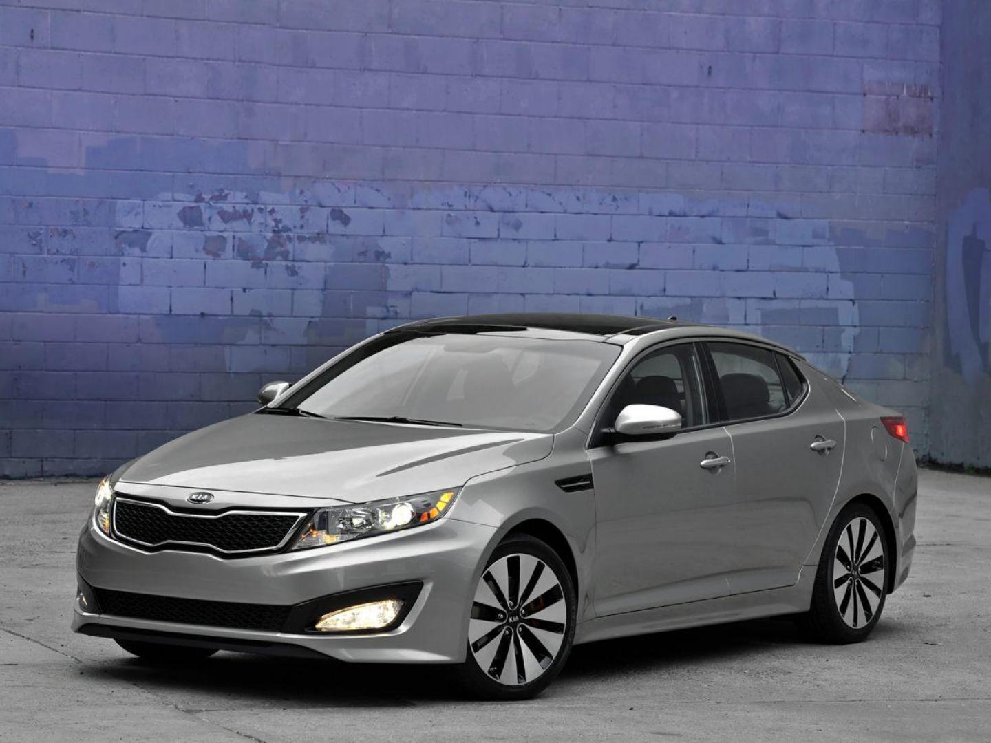 2013 Bright Silver Metallic /Gray Kia Optima LX (5XXGM4A7XDG) with an 2.4L I4 DGI DOHC engine, Automatic transmission, located at 8595 Washington St., Thornton, CO, 80229, (303) 287-5511, 39.852348, -104.978447 - 2013 Kia Optima FWD Gray Cloth.<br><br>D1 Auto NEVER charges dealer fees! All cars have clean titles and have been inspected for mechanical issues. We have financing for everyone. Good credit, bad credit, first time buyers.<br><br>Please call Lakewood Location 303-274-7692 or Thornton 303-287-5511 t - Photo#0