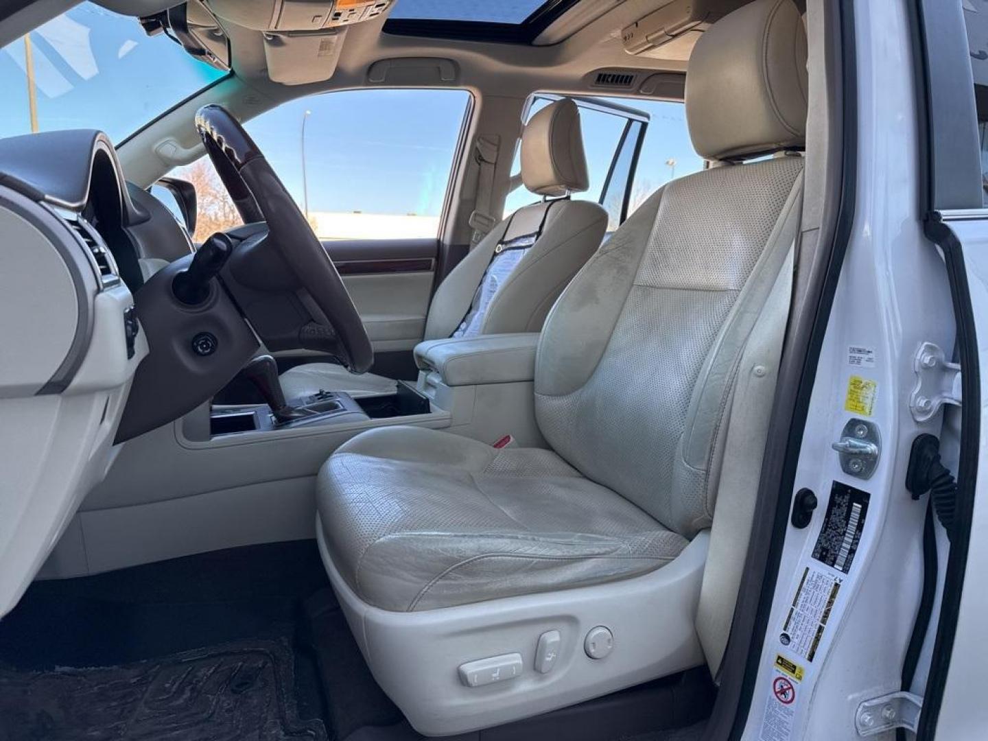 2010 White Lexus GX 460 (JTJBM7FX7A5) with an 4.6L V8 DOHC Dual VVT-i 32V engine, Automatic transmission, located at 8595 Washington St., Thornton, CO, 80229, (303) 287-5511, 39.852348, -104.978447 - 2010 Lexus GX 4WD<br><br>D1 Auto NEVER charges dealer fees! All cars have clean titles and have been inspected for mechanical issues. We have financing for everyone. Good credit, bad credit, first time buyers.<br><br>Please call Lakewood Location 303-274-7692 or Thornton 303-287-5511 to schedule a t - Photo#15