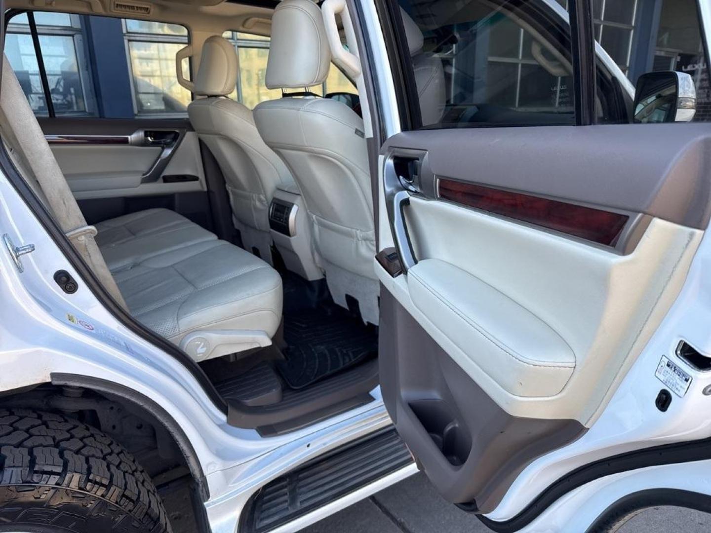 2010 White Lexus GX 460 (JTJBM7FX7A5) with an 4.6L V8 DOHC Dual VVT-i 32V engine, Automatic transmission, located at 8595 Washington St., Thornton, CO, 80229, (303) 287-5511, 39.852348, -104.978447 - 2010 Lexus GX 4WD<br><br>D1 Auto NEVER charges dealer fees! All cars have clean titles and have been inspected for mechanical issues. We have financing for everyone. Good credit, bad credit, first time buyers.<br><br>Please call Lakewood Location 303-274-7692 or Thornton 303-287-5511 to schedule a t - Photo#24