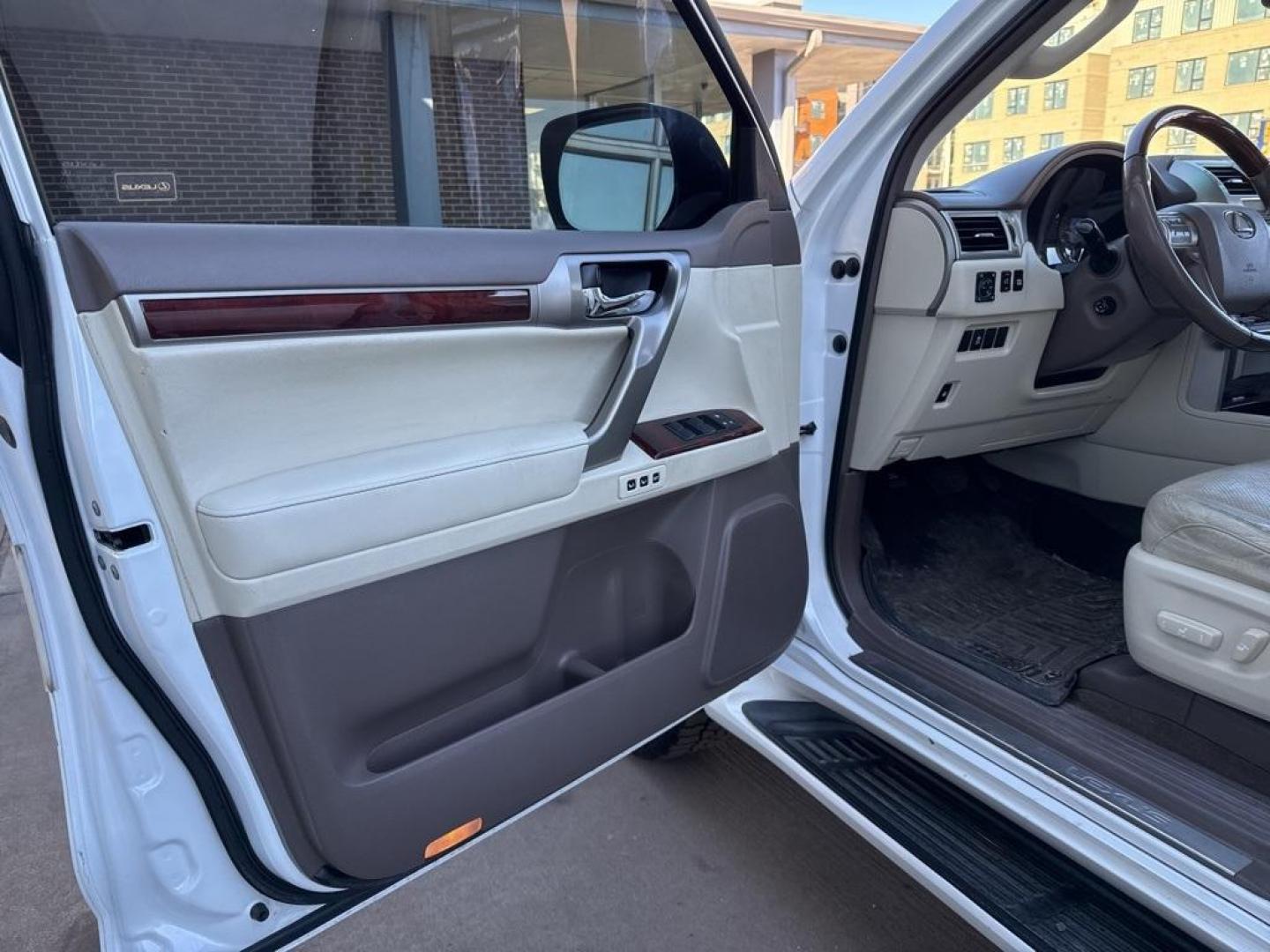 2010 White Lexus GX 460 (JTJBM7FX7A5) with an 4.6L V8 DOHC Dual VVT-i 32V engine, Automatic transmission, located at 8595 Washington St., Thornton, CO, 80229, (303) 287-5511, 39.852348, -104.978447 - 2010 Lexus GX 4WD<br><br>D1 Auto NEVER charges dealer fees! All cars have clean titles and have been inspected for mechanical issues. We have financing for everyone. Good credit, bad credit, first time buyers.<br><br>Please call Lakewood Location 303-274-7692 or Thornton 303-287-5511 to schedule a t - Photo#26