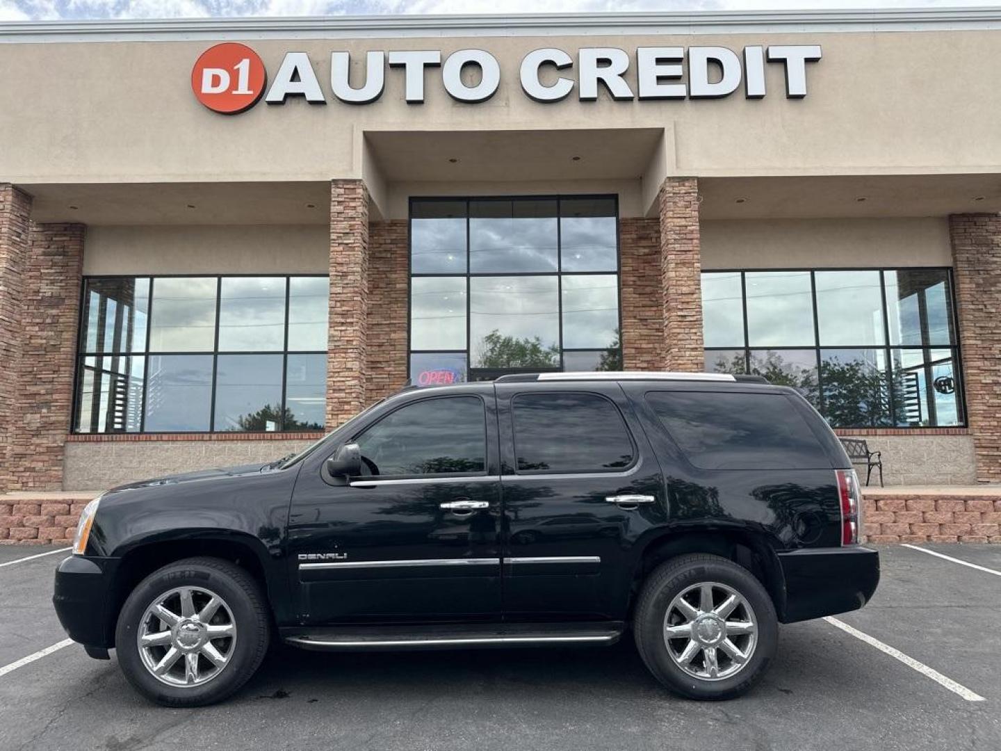 2013 Onyx Black /Ebony GMC Yukon Denali (1GKS2EEF8DR) with an Vortec 6.2L V8 SFI VVT Flex Fuel engine, Automatic transmission, located at 8595 Washington St., Thornton, CO, 80229, (303) 287-5511, 39.852348, -104.978447 - 2013 GMC Yukon<br><br>D1 Auto NEVER charges dealer fees! All cars have clean titles and have been inspected for mechanical issues. We have financing for everyone. Good credit, bad credit, first time buyers.<br><br>Please call Lakewood Location 303-274-7692 or Thornton 303-287-5511 to schedule a test - Photo#0