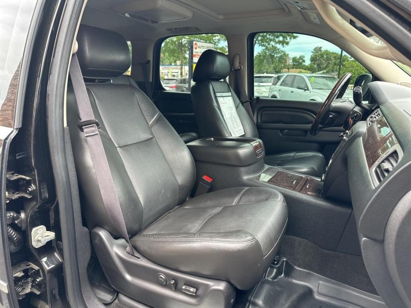 2013 Onyx Black /Ebony GMC Yukon Denali (1GKS2EEF8DR) with an Vortec 6.2L V8 SFI VVT Flex Fuel engine, Automatic transmission, located at 8595 Washington St., Thornton, CO, 80229, (303) 287-5511, 39.852348, -104.978447 - 2013 GMC Yukon<br><br>D1 Auto NEVER charges dealer fees! All cars have clean titles and have been inspected for mechanical issues. We have financing for everyone. Good credit, bad credit, first time buyers.<br><br>Please call Lakewood Location 303-274-7692 or Thornton 303-287-5511 to schedule a test - Photo#16