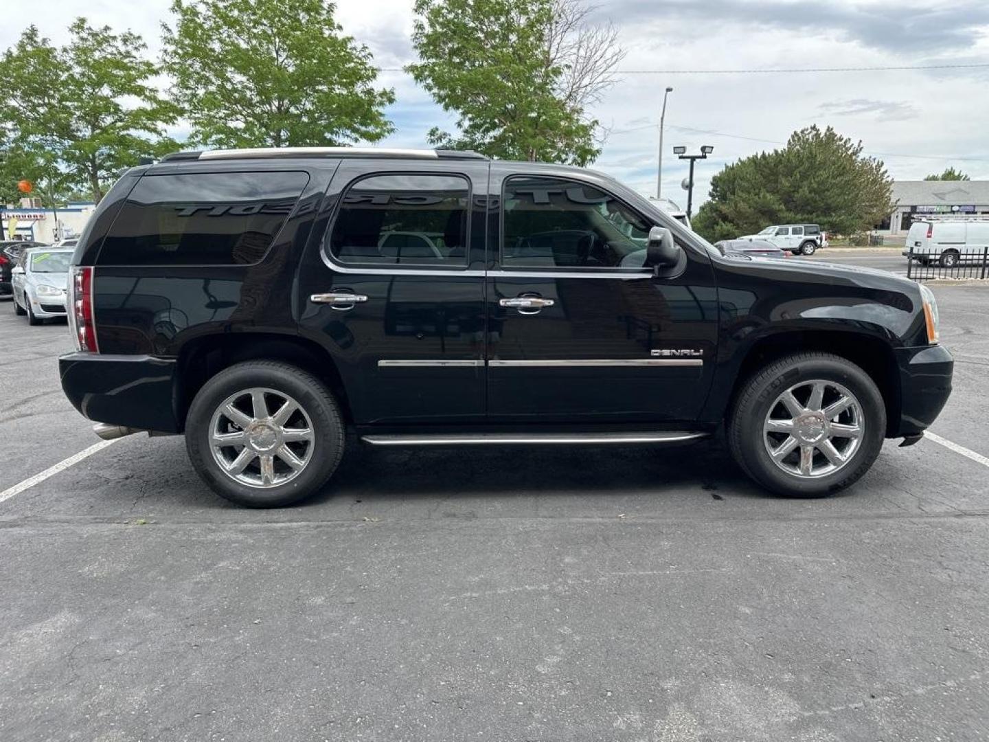 2013 Onyx Black /Ebony GMC Yukon Denali (1GKS2EEF8DR) with an Vortec 6.2L V8 SFI VVT Flex Fuel engine, Automatic transmission, located at 8595 Washington St., Thornton, CO, 80229, (303) 287-5511, 39.852348, -104.978447 - 2013 GMC Yukon<br><br>D1 Auto NEVER charges dealer fees! All cars have clean titles and have been inspected for mechanical issues. We have financing for everyone. Good credit, bad credit, first time buyers.<br><br>Please call Lakewood Location 303-274-7692 or Thornton 303-287-5511 to schedule a test - Photo#4