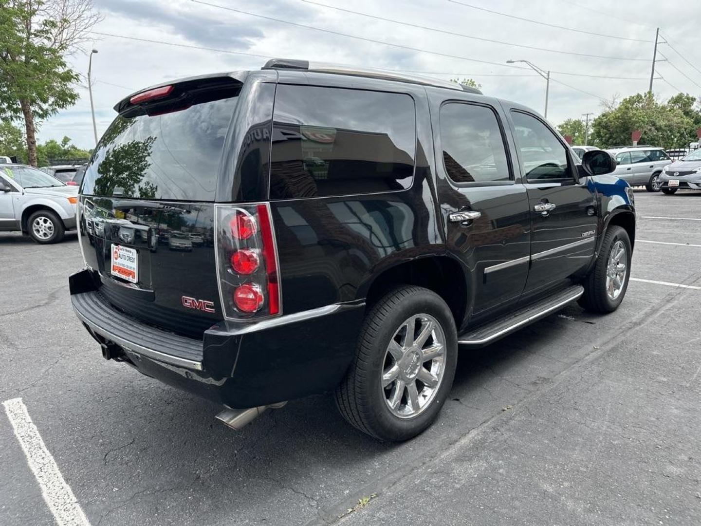 2013 Onyx Black /Ebony GMC Yukon Denali (1GKS2EEF8DR) with an Vortec 6.2L V8 SFI VVT Flex Fuel engine, Automatic transmission, located at 8595 Washington St., Thornton, CO, 80229, (303) 287-5511, 39.852348, -104.978447 - 2013 GMC Yukon<br><br>D1 Auto NEVER charges dealer fees! All cars have clean titles and have been inspected for mechanical issues. We have financing for everyone. Good credit, bad credit, first time buyers.<br><br>Please call Lakewood Location 303-274-7692 or Thornton 303-287-5511 to schedule a test - Photo#5