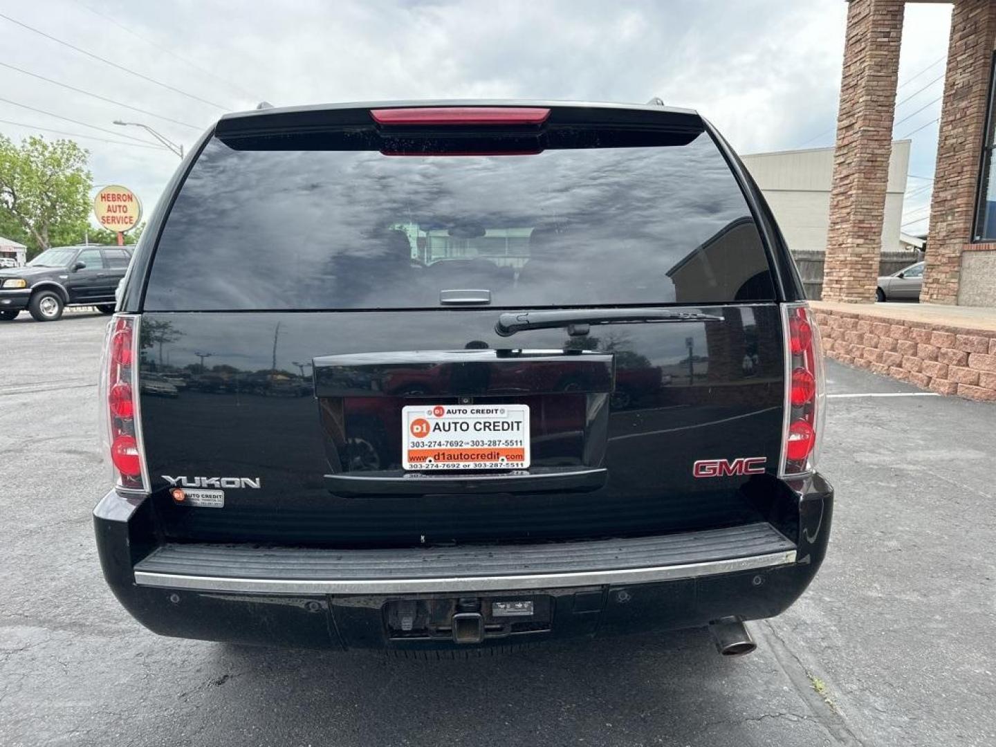 2013 Onyx Black /Ebony GMC Yukon Denali (1GKS2EEF8DR) with an Vortec 6.2L V8 SFI VVT Flex Fuel engine, Automatic transmission, located at 8595 Washington St., Thornton, CO, 80229, (303) 287-5511, 39.852348, -104.978447 - 2013 GMC Yukon<br><br>D1 Auto NEVER charges dealer fees! All cars have clean titles and have been inspected for mechanical issues. We have financing for everyone. Good credit, bad credit, first time buyers.<br><br>Please call Lakewood Location 303-274-7692 or Thornton 303-287-5511 to schedule a test - Photo#6