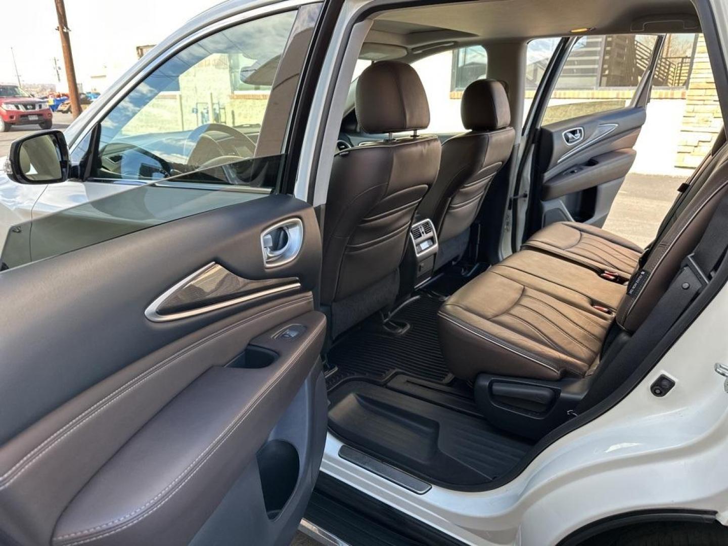 2018 Majestic White /Java INFINITI QX60 Base (5N1DL0MM6JC) with an 3.5L V6 engine, CVT transmission, located at 8595 Washington St., Thornton, CO, 80229, (303) 287-5511, 39.852348, -104.978447 - This is the one! Clean carfax, non smoker, non pet car. Interior is like new and the exterior is in near mint condition. Loaded with tons of USB ports on all 3 rows, very easy to access 3rd row.<br><br>Heated seats, heated steering wheel, sun roof, navigation, BOSE speakers, backup camera wit 360 de - Photo#14