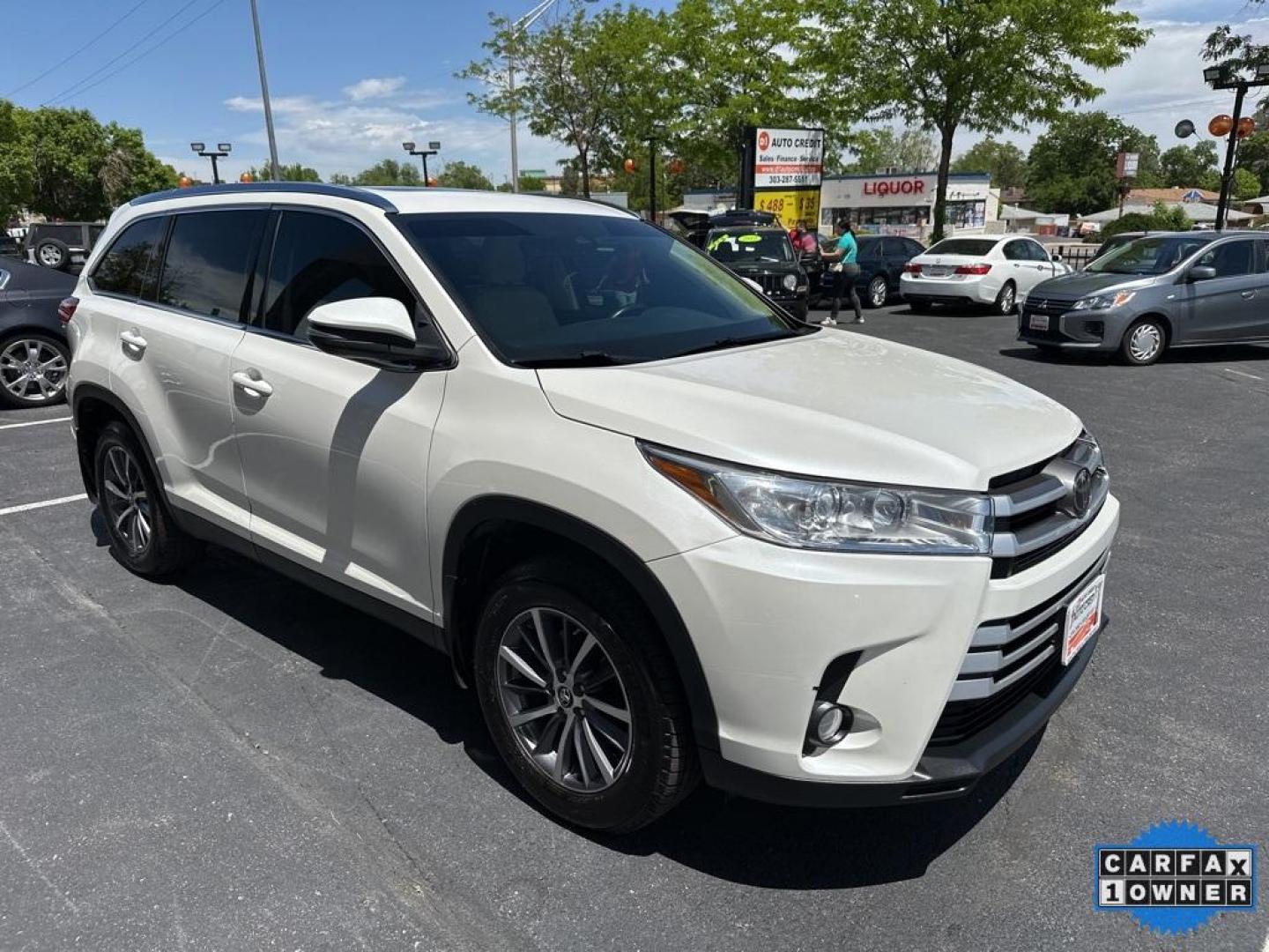 2019 Blizzard Pearl /Almond Toyota Highlander XLE (5TDJZRFH3KS) with an 3.5L V6 engine, Automatic transmission, located at 8595 Washington St., Thornton, CO, 80229, (303) 287-5511, 39.852348, -104.978447 - 2019 Toyota Highlander XLE With 2nd Row Captains Chairs and in excellent condition inside and out!! Loaded with, heated leather seats, backup camera, sun roof and more. Fully serviced, All Wheel Drive. <br><br>All Cars Have Clean Titles And Are Serviced Before Sale., CarfaxOne Owner, No Accidents, A - Photo#3