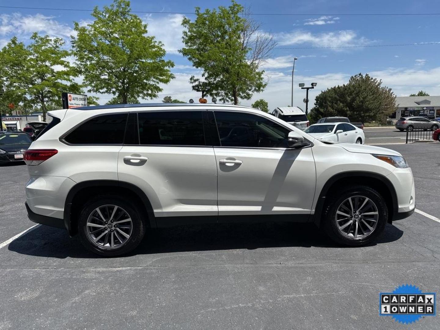 2019 Blizzard Pearl /Almond Toyota Highlander XLE (5TDJZRFH3KS) with an 3.5L V6 engine, Automatic transmission, located at 8595 Washington St., Thornton, CO, 80229, (303) 287-5511, 39.852348, -104.978447 - 2019 Toyota Highlander XLE With 2nd Row Captains Chairs and in excellent condition inside and out!! Loaded with, heated leather seats, backup camera, sun roof and more. Fully serviced, All Wheel Drive. <br><br>All Cars Have Clean Titles And Are Serviced Before Sale., CarfaxOne Owner, No Accidents, A - Photo#4