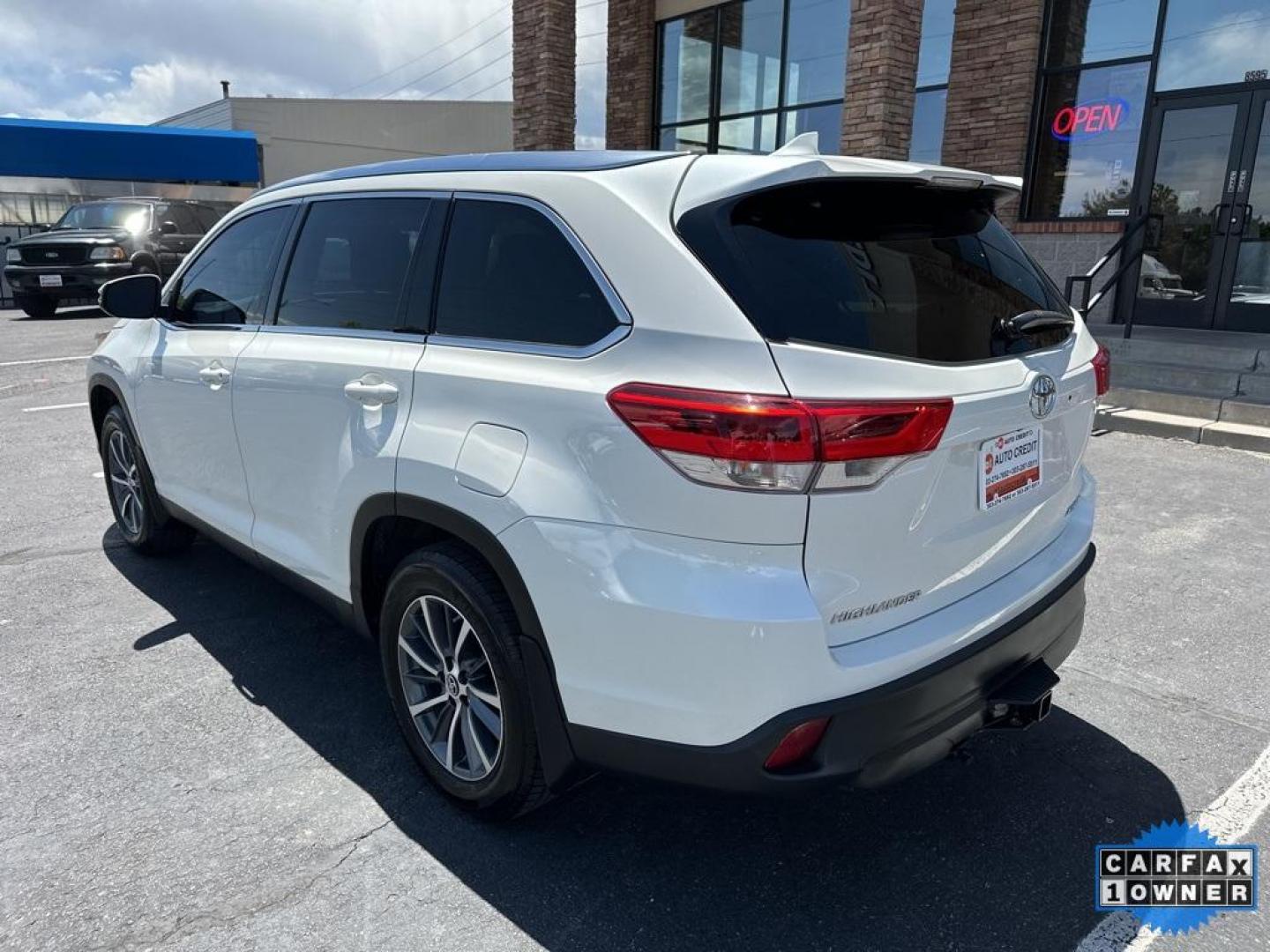 2019 Blizzard Pearl /Almond Toyota Highlander XLE (5TDJZRFH3KS) with an 3.5L V6 engine, Automatic transmission, located at 8595 Washington St., Thornton, CO, 80229, (303) 287-5511, 39.852348, -104.978447 - 2019 Toyota Highlander XLE With 2nd Row Captains Chairs and in excellent condition inside and out!! Loaded with, heated leather seats, backup camera, sun roof and more. Fully serviced, All Wheel Drive. <br><br>All Cars Have Clean Titles And Are Serviced Before Sale., CarfaxOne Owner, No Accidents, A - Photo#8