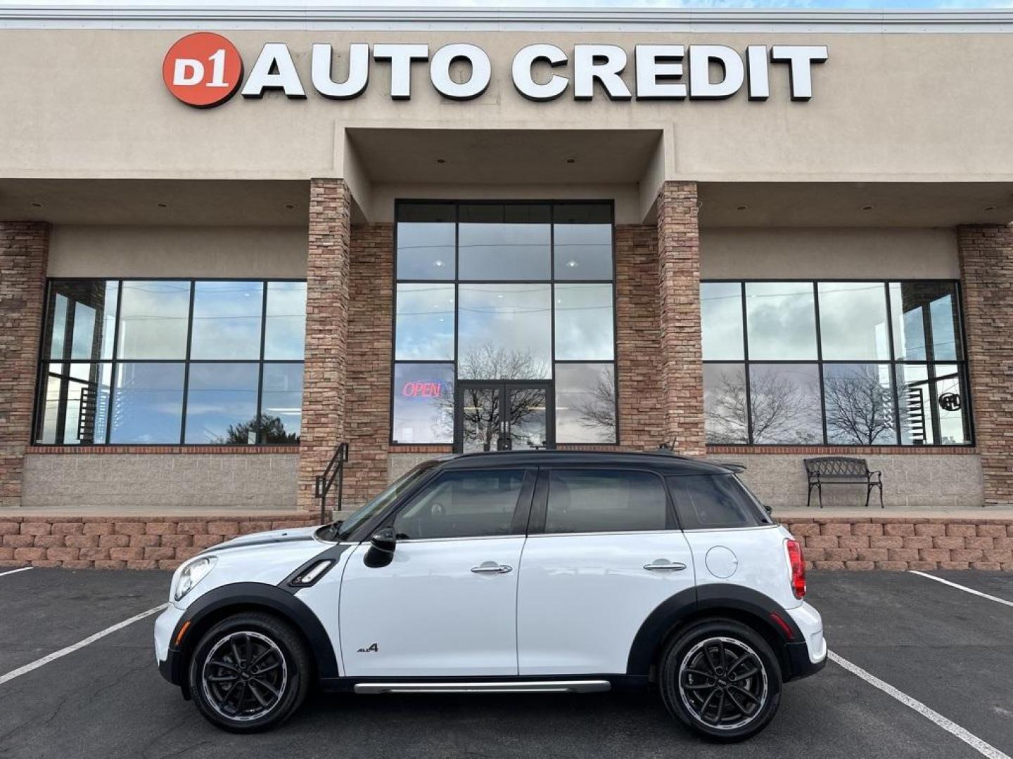 2015 Light White /Carbon Black MINI Cooper S Countryman All 4 (WMWZC5C59FW) with an 1.6L I4 DOHC 16V Turbocharged engine, Automatic transmission, located at 8595 Washington St., Thornton, CO, 80229, (303) 287-5511, 39.852348, -104.978447 - All Wheel Drive and very Low Miles, Clean Carfax, No Accidents, Non Smoker, Excellent Condition.<br>Heated Seats, Panoramic Roof, AWD, Heated door mirrors, Remote keyless entry.<br><br>Light White 2015 MINI Cooper S Countryman All 4 All Wheel Drive AWD 6-Speed Automatic Steptronic 1.6L I4 DOHC 16V T - Photo#0