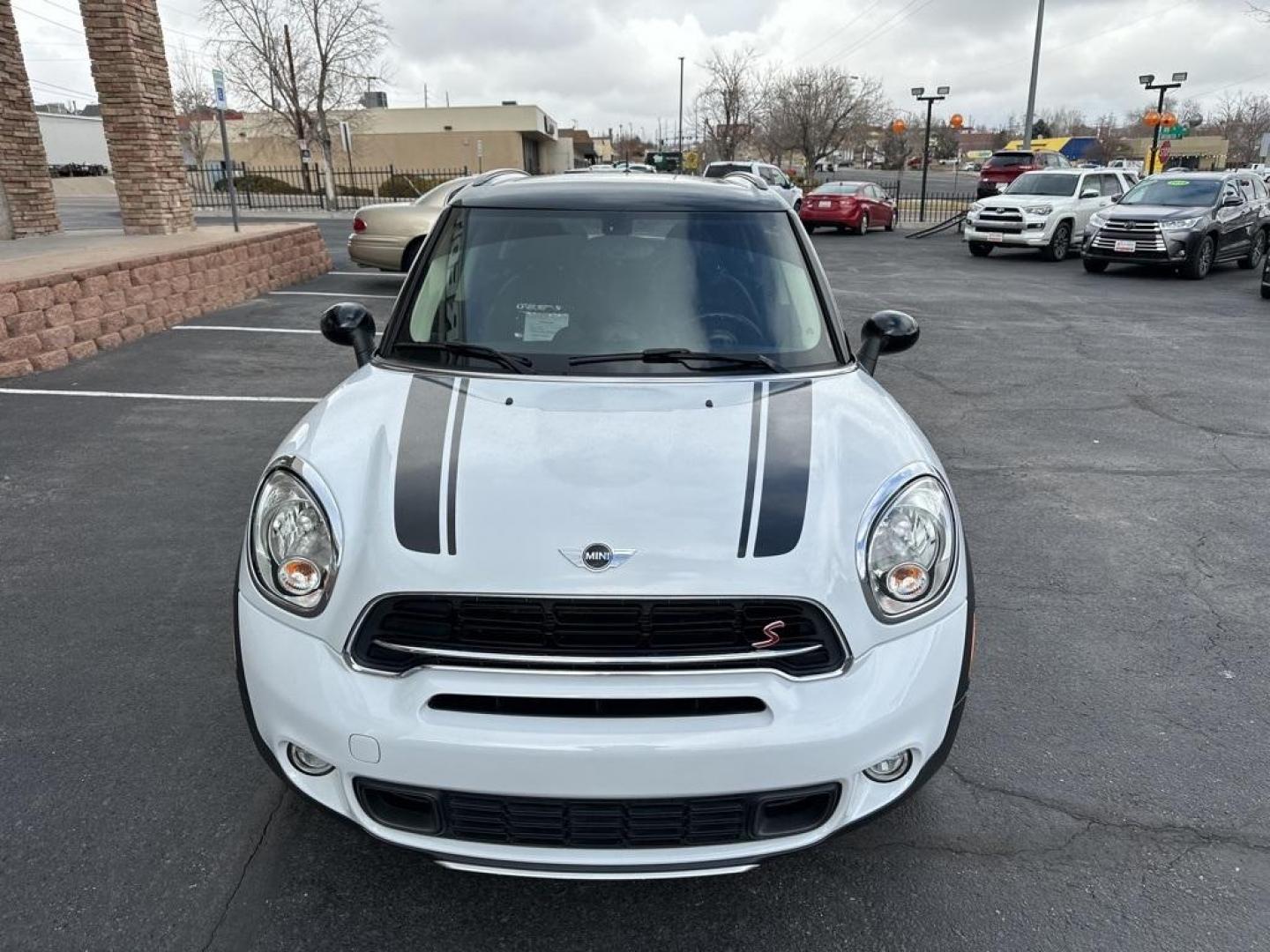 2015 Light White /Carbon Black MINI Cooper S Countryman All 4 (WMWZC5C59FW) with an 1.6L I4 DOHC 16V Turbocharged engine, Automatic transmission, located at 8595 Washington St., Thornton, CO, 80229, (303) 287-5511, 39.852348, -104.978447 - All Wheel Drive and very Low Miles, Clean Carfax, No Accidents, Non Smoker, Excellent Condition.<br>Heated Seats, Panoramic Roof, AWD, Heated door mirrors, Remote keyless entry.<br><br>Light White 2015 MINI Cooper S Countryman All 4 All Wheel Drive AWD 6-Speed Automatic Steptronic 1.6L I4 DOHC 16V T - Photo#1