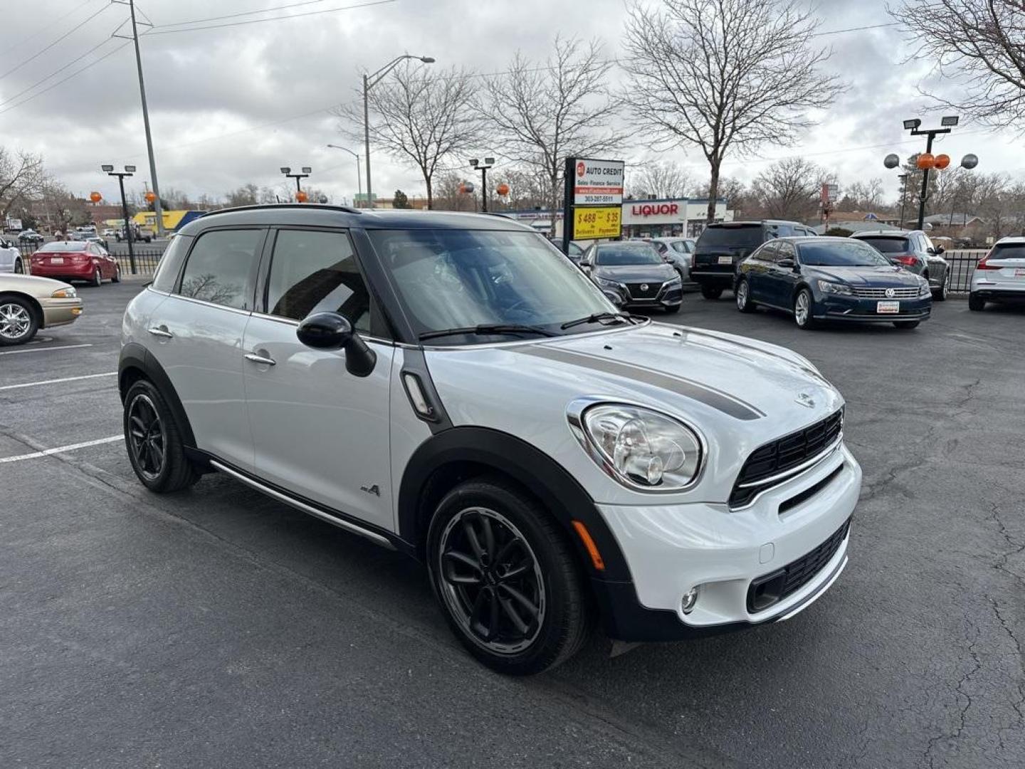 2015 Light White /Carbon Black MINI Cooper S Countryman All 4 (WMWZC5C59FW) with an 1.6L I4 DOHC 16V Turbocharged engine, Automatic transmission, located at 8595 Washington St., Thornton, CO, 80229, (303) 287-5511, 39.852348, -104.978447 - All Wheel Drive and very Low Miles, Clean Carfax, No Accidents, Non Smoker, Excellent Condition.<br>Heated Seats, Panoramic Roof, AWD, Heated door mirrors, Remote keyless entry.<br><br>Light White 2015 MINI Cooper S Countryman All 4 All Wheel Drive AWD 6-Speed Automatic Steptronic 1.6L I4 DOHC 16V T - Photo#2