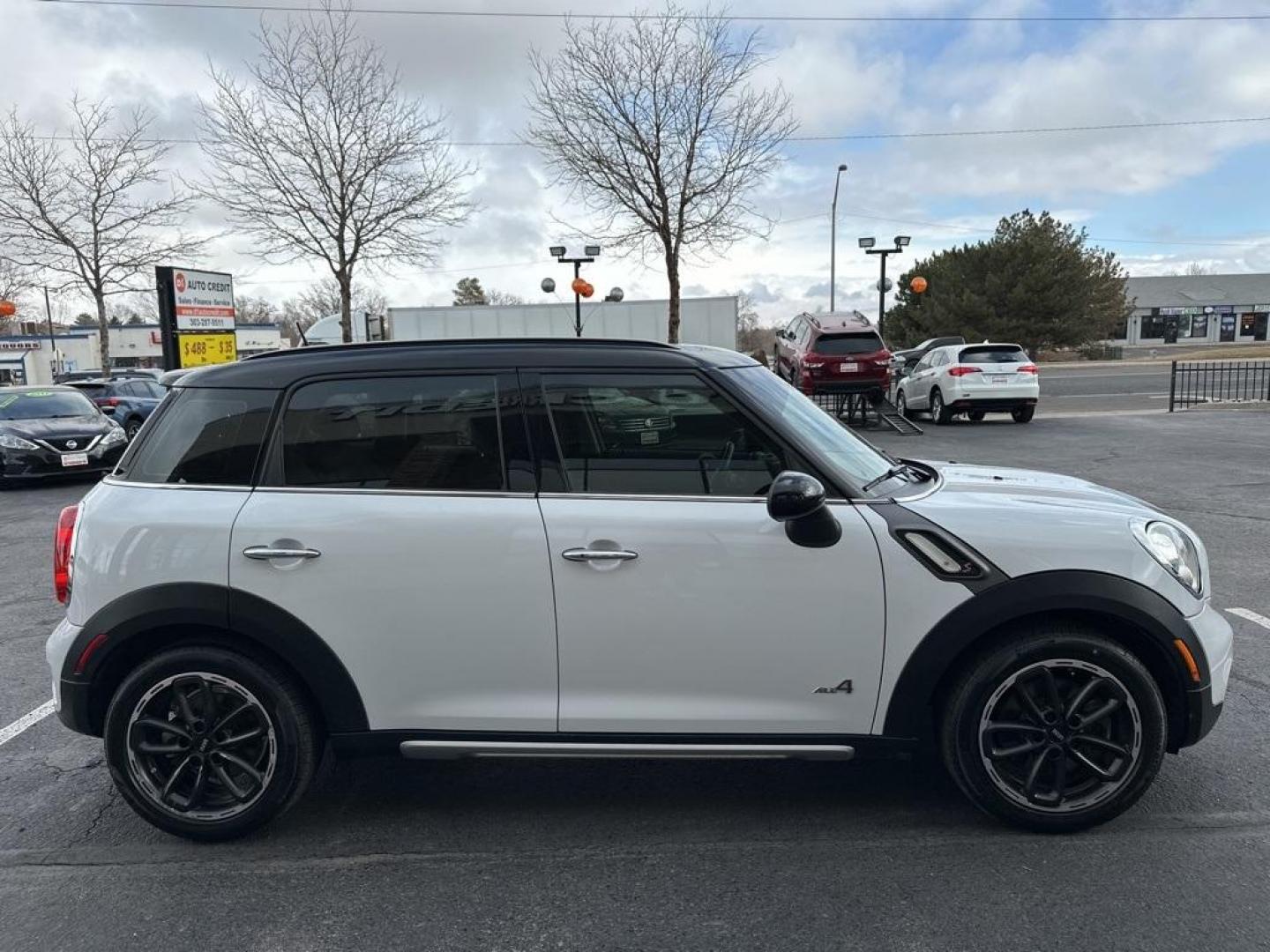2015 Light White /Carbon Black MINI Cooper S Countryman All 4 (WMWZC5C59FW) with an 1.6L I4 DOHC 16V Turbocharged engine, Automatic transmission, located at 8595 Washington St., Thornton, CO, 80229, (303) 287-5511, 39.852348, -104.978447 - All Wheel Drive and very Low Miles, Clean Carfax, No Accidents, Non Smoker, Excellent Condition.<br>Heated Seats, Panoramic Roof, AWD, Heated door mirrors, Remote keyless entry.<br><br>Light White 2015 MINI Cooper S Countryman All 4 All Wheel Drive AWD 6-Speed Automatic Steptronic 1.6L I4 DOHC 16V T - Photo#3