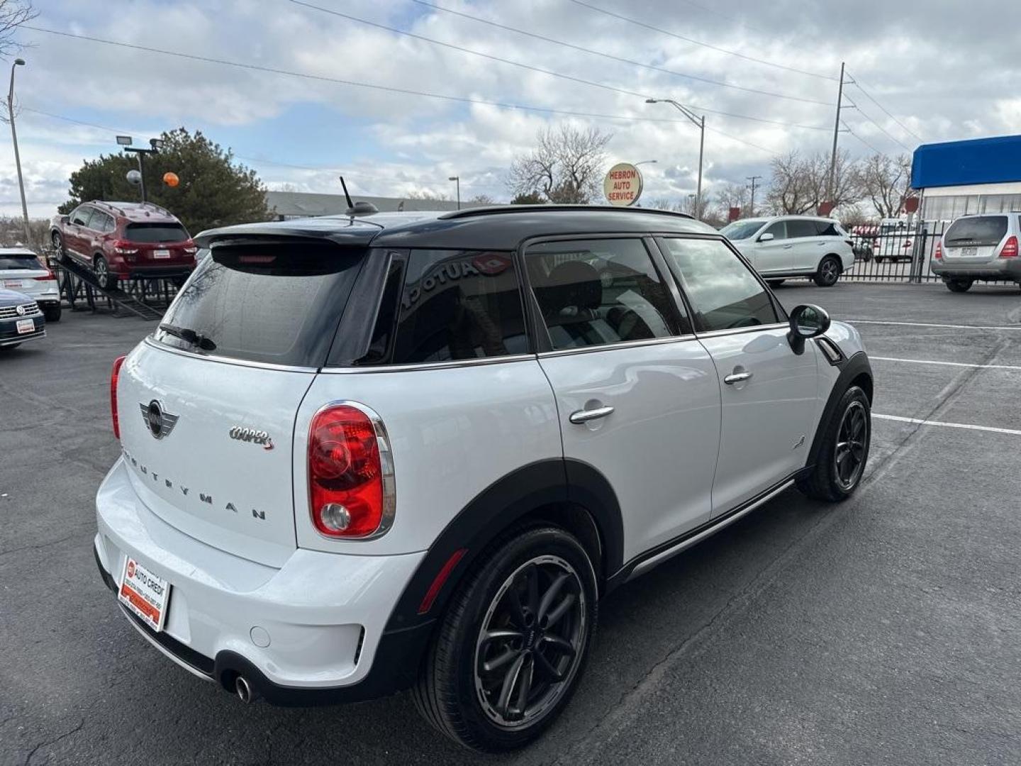 2015 Light White /Carbon Black MINI Cooper S Countryman All 4 (WMWZC5C59FW) with an 1.6L I4 DOHC 16V Turbocharged engine, Automatic transmission, located at 8595 Washington St., Thornton, CO, 80229, (303) 287-5511, 39.852348, -104.978447 - All Wheel Drive and very Low Miles, Clean Carfax, No Accidents, Non Smoker, Excellent Condition.<br>Heated Seats, Panoramic Roof, AWD, Heated door mirrors, Remote keyless entry.<br><br>Light White 2015 MINI Cooper S Countryman All 4 All Wheel Drive AWD 6-Speed Automatic Steptronic 1.6L I4 DOHC 16V T - Photo#4