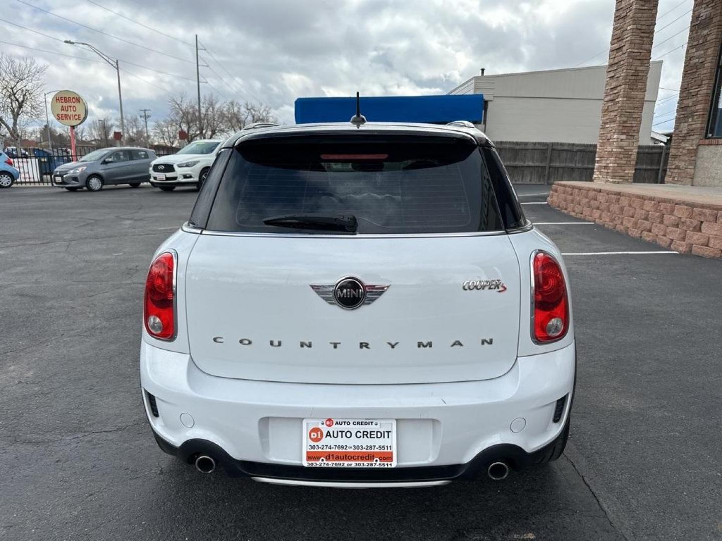 2015 Light White /Carbon Black MINI Cooper S Countryman All 4 (WMWZC5C59FW) with an 1.6L I4 DOHC 16V Turbocharged engine, Automatic transmission, located at 8595 Washington St., Thornton, CO, 80229, (303) 287-5511, 39.852348, -104.978447 - All Wheel Drive and very Low Miles, Clean Carfax, No Accidents, Non Smoker, Excellent Condition.<br>Heated Seats, Panoramic Roof, AWD, Heated door mirrors, Remote keyless entry.<br><br>Light White 2015 MINI Cooper S Countryman All 4 All Wheel Drive AWD 6-Speed Automatic Steptronic 1.6L I4 DOHC 16V T - Photo#5