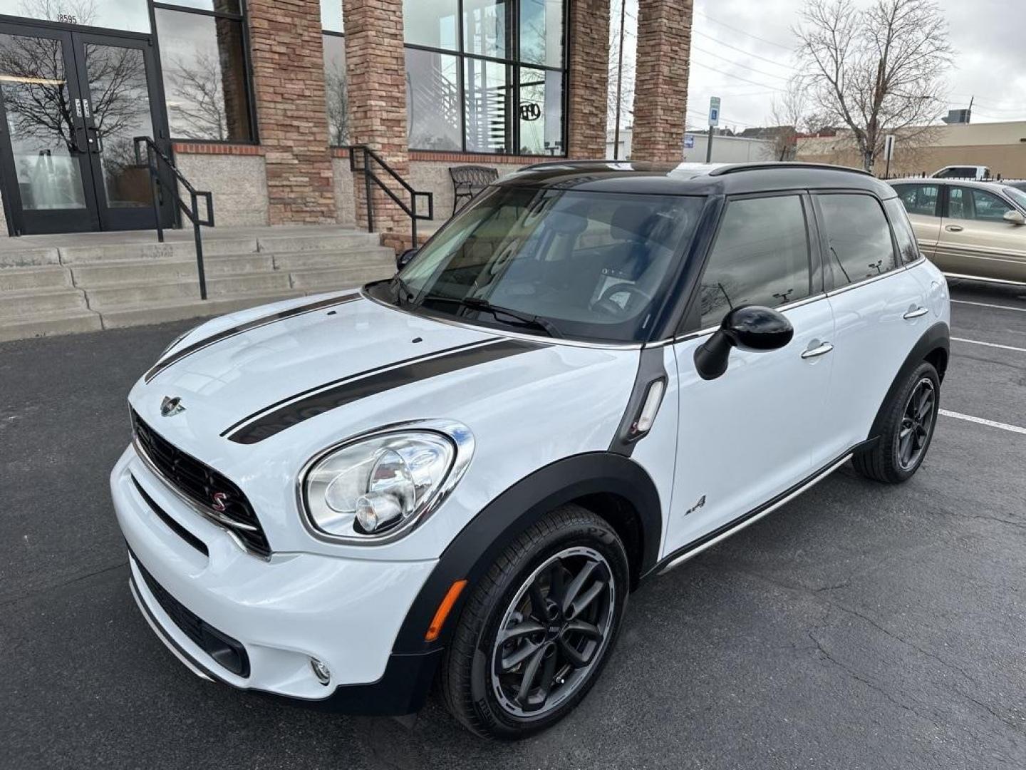 2015 Light White /Carbon Black MINI Cooper S Countryman All 4 (WMWZC5C59FW) with an 1.6L I4 DOHC 16V Turbocharged engine, Automatic transmission, located at 8595 Washington St., Thornton, CO, 80229, (303) 287-5511, 39.852348, -104.978447 - All Wheel Drive and very Low Miles, Clean Carfax, No Accidents, Non Smoker, Excellent Condition.<br>Heated Seats, Panoramic Roof, AWD, Heated door mirrors, Remote keyless entry.<br><br>Light White 2015 MINI Cooper S Countryman All 4 All Wheel Drive AWD 6-Speed Automatic Steptronic 1.6L I4 DOHC 16V T - Photo#7