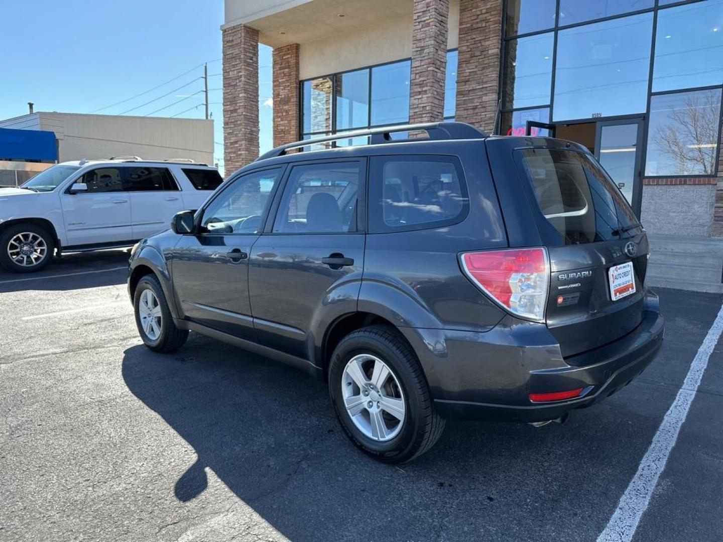 2012 Dark Gray Metallic /Platinum Subaru Forester 2.5X (JF2SHBBC1CH) with an H4 engine, Automatic transmission, located at 8595 Washington St., Thornton, CO, 80229, (303) 287-5511, 39.852348, -104.978447 - 2012 Subaru Forester<br><br>D1 Auto NEVER charges dealer fees! All cars have clean titles and have been inspected for mechanical issues. We have financing for everyone. Good credit, bad credit, first time buyers.<br>Odometer is 8700 miles below market average!<br>Please call Lakewood Location 303-27 - Photo#6