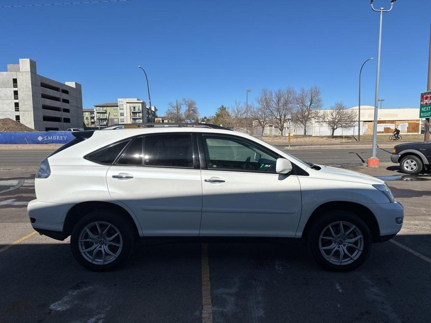 2008 Crystal White /Light Gray Lexus RX 350 (2T2HK31U38C) with an 3.5L V6 SFI engine, Automatic transmission, located at 8595 Washington St., Thornton, CO, 80229, (303) 287-5511, 39.852348, -104.978447 - 2008 Lexus RX<br><br>D1 Auto NEVER charges dealer fees! All cars have clean titles and have been inspected for mechanical issues. We have financing for everyone. Good credit, bad credit, first time buyers.<br>Odometer is 8126 miles below market average!<br>Please call or text 303-287-5511 to schedul - Photo#6