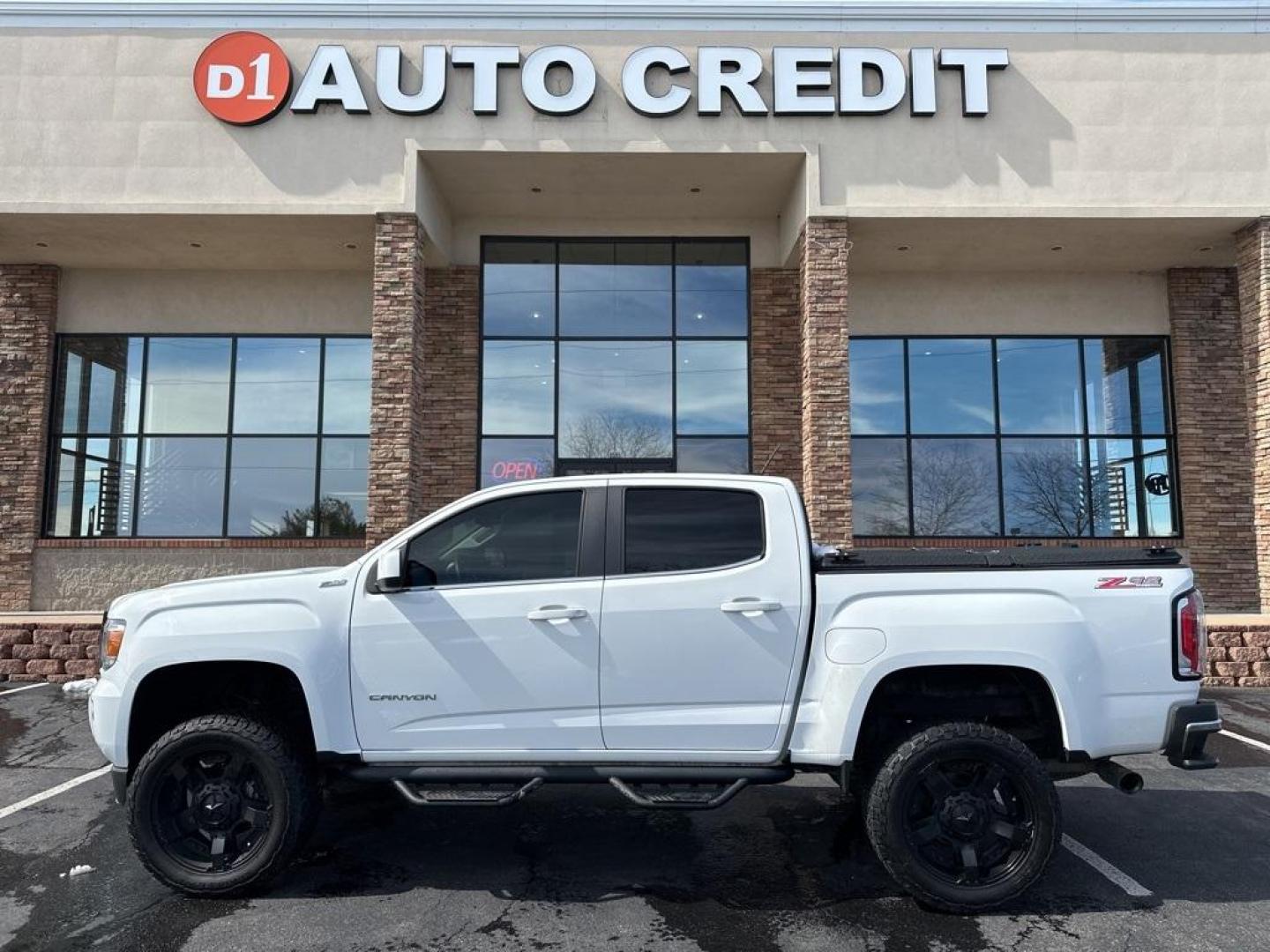 2015 Summit White /Black GMC Canyon SLE1 (1GTG6BE3XF1) with an 3.6L V6 DGI DOHC VVT engine, Automatic transmission, located at 8595 Washington St., Thornton, CO, 80229, (303) 287-5511, 39.852348, -104.978447 - 2015 GMC Canyon Clean Carfax, No Accident, Non Smoker, Non Pet Truck, Backup Camera, Leather, Power Seats, LIFTED and hard tonneau cover with locks.Canyon SLE1, 3.6L V6 DGI DOHC VVT, 4WD.<br><br> D1 Auto NEVER charges dealer fees! All cars have clean titles and have been inspected for mechanical iss - Photo#0