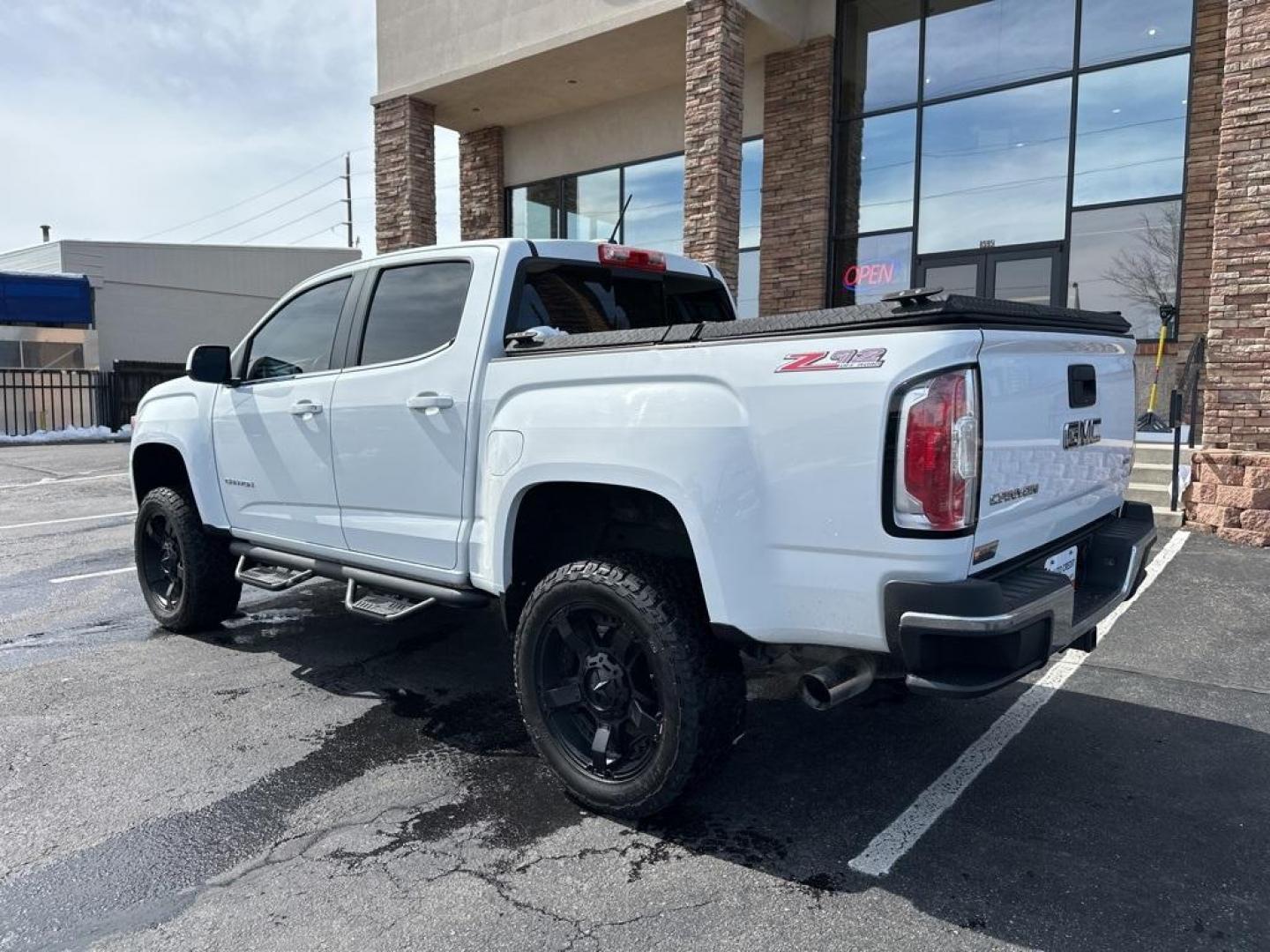 2015 Summit White /Black GMC Canyon SLE1 (1GTG6BE3XF1) with an 3.6L V6 DGI DOHC VVT engine, Automatic transmission, located at 8595 Washington St., Thornton, CO, 80229, (303) 287-5511, 39.852348, -104.978447 - 2015 GMC Canyon Clean Carfax, No Accident, Non Smoker, Non Pet Truck, Backup Camera, Leather, Power Seats, LIFTED and hard tonneau cover with locks.Canyon SLE1, 3.6L V6 DGI DOHC VVT, 4WD.<br><br> D1 Auto NEVER charges dealer fees! All cars have clean titles and have been inspected for mechanical iss - Photo#9