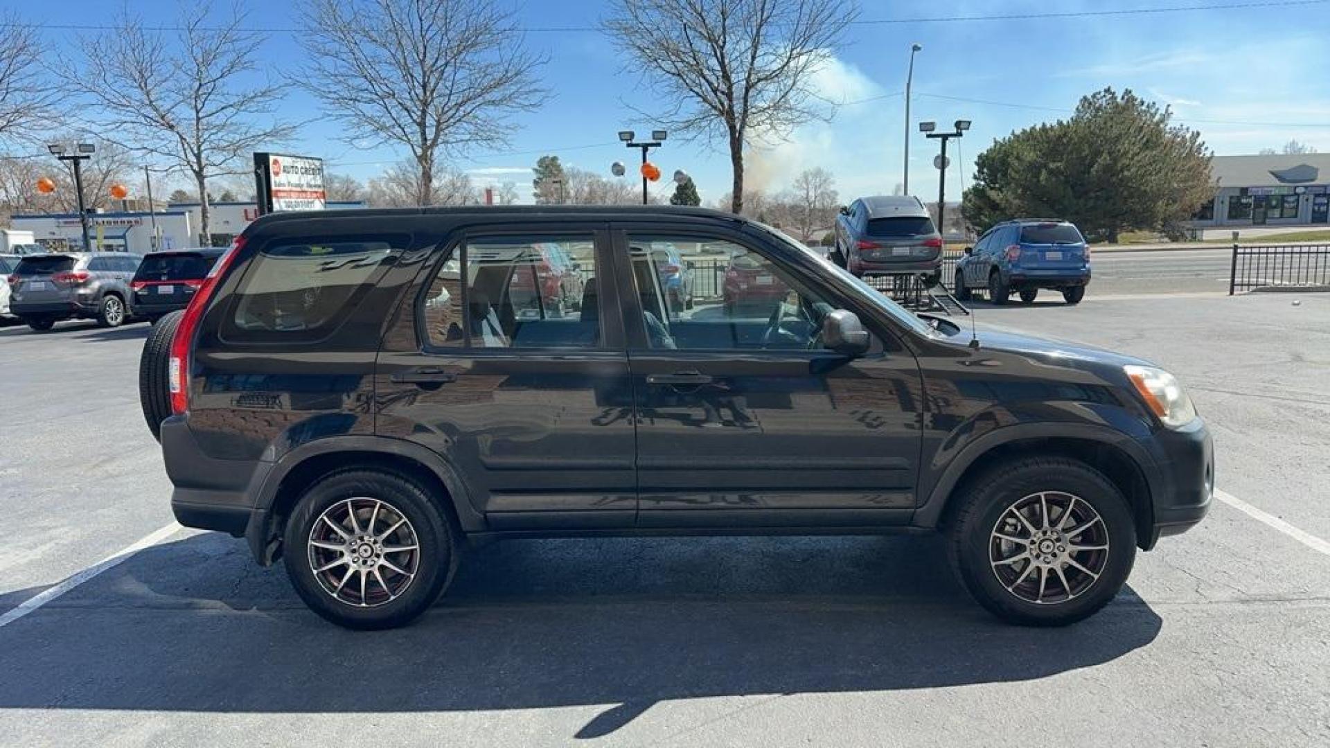 2005 Nighthawk Black Pearl /Blue Honda CR-V LX (JHLRD78595C) with an 2.4L I4 SMPI DOHC engine, Automatic transmission, located at 8595 Washington St., Thornton, CO, 80229, (303) 287-5511, 39.852348, -104.978447 - 2005 Honda CR-V<br><br>D1 Auto NEVER charges dealer fees! All cars have clean titles and have been inspected for mechanical issues. We have financing for everyone. Good credit, bad credit, first time buyers.<br>Clean CARFAX. Odometer is 35477 miles below market average!<br>Please call Lakewood Locat - Photo#3
