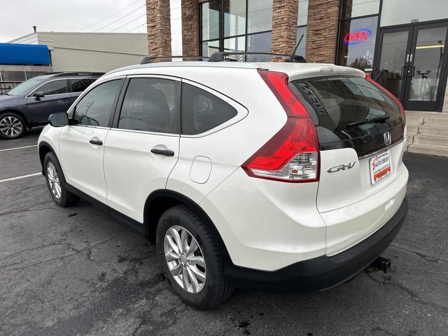 2013 White Diamond Pearl /Gray Honda CR-V LX (5J6RM4H36DL) with an 2.4L I4 DOHC 16V i-VTEC engine, Automatic transmission, located at 8595 Washington St., Thornton, CO, 80229, (303) 287-5511, 39.852348, -104.978447 - 2013 Honda CR-V with no damage and in excellent condition. This Honda is like no one ever sat in it!<br><br>All Cars Have Clean Titles And Are Serviced Before Sale., Clean Carfax, No Accident, All Books and Keys, New Tires, Backup Camera, Heated Seats, Bluetooth/ With Bluetooth Audio, Non Smoker, No - Photo#7