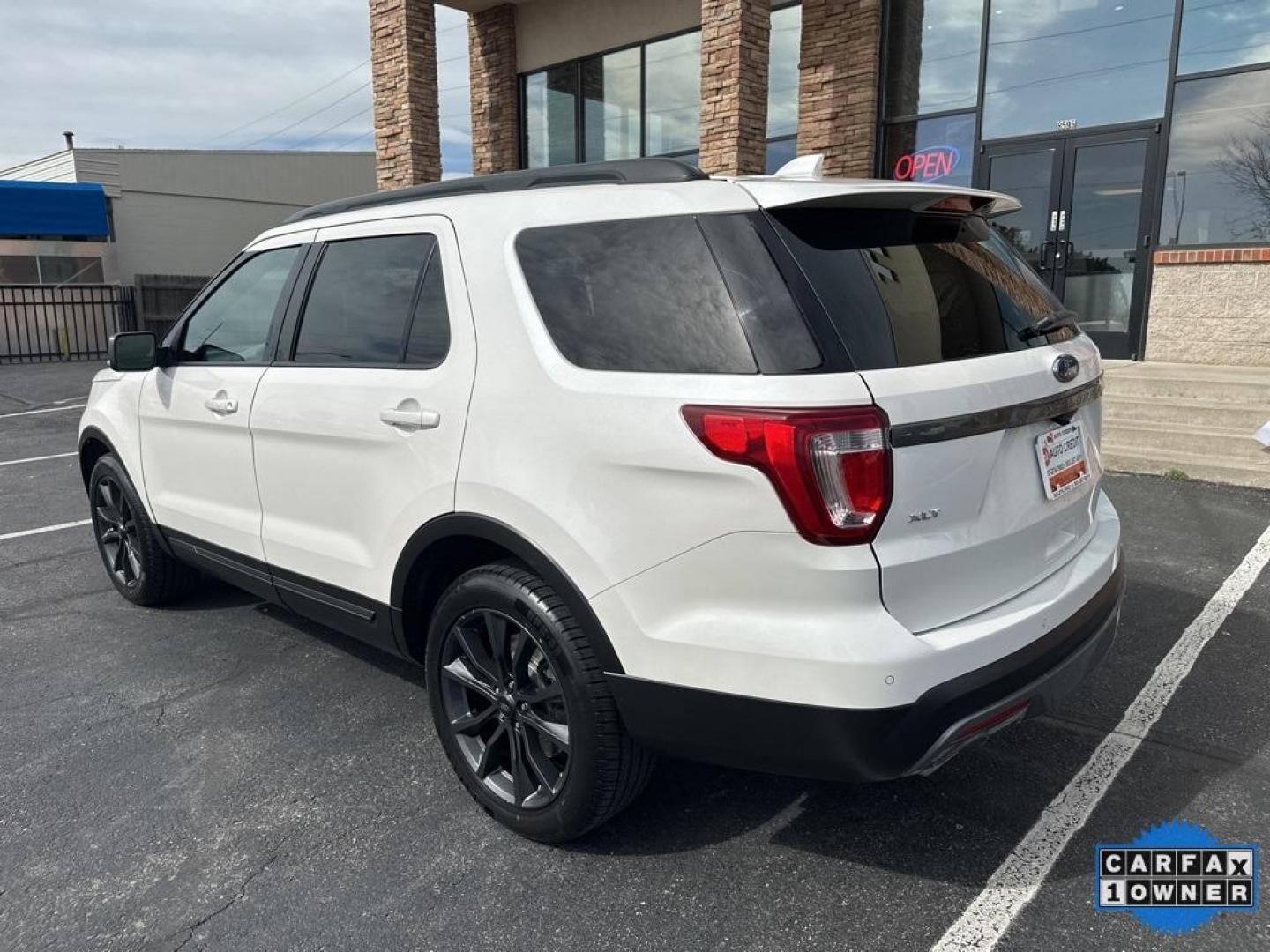 2017 White /Ebony Black Ford Explorer XLT (1FM5K8D87HG) with an V6 engine, Automatic transmission, located at 8595 Washington St., Thornton, CO, 80229, (303) 287-5511, 39.852348, -104.978447 - 2017 Ford Explorer XLT 4 Wheel Drive in Mint Condition, ONE OWNER!!<br><br>All Cars Have Clean Titles And Are Serviced Before Sale., Apple/Android Car Play, New Tires, Backup Camera, Leather, Heated Seats, Bluetooth/ With Bluetooth Audio, Power Seats, Non Smoker, No Pet Odor Or Hair, Explorer XLT, 3 - Photo#7