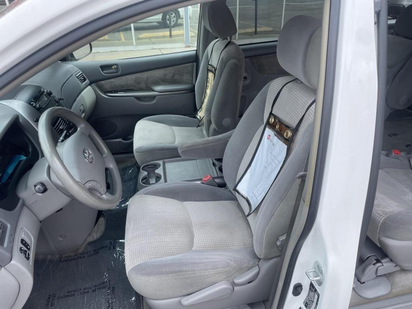 2006 Natural White Toyota Sienna LE (5TDZA23C06S) with an 3.3L V6 SMPI DOHC engine, Automatic transmission, located at 8595 Washington St., Thornton, CO, 80229, (303) 287-5511, 39.852348, -104.978447 - 2006 Toyota Sienna<br><br>D1 Auto NEVER charges dealer fees! All cars have clean titles and have been inspected for mechanical issues. We have financing for everyone. Good credit, bad credit, first time buyers.<br><br>Please call Lakewood Location 303-274-7692 or Thornton 303-287-5511 to schedule a - Photo#15