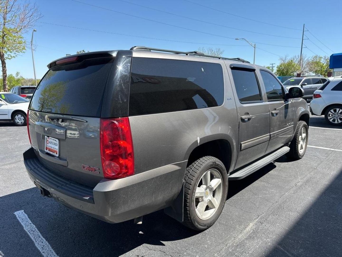 2013 Mocha Steel Metallic /Light Titanium GMC Yukon XL SLT 1500 (1GKS2KE78DR) with an Vortec 5.3L V8 SFI Flex Fuel engine, Automatic transmission, located at 8595 Washington St., Thornton, CO, 80229, (303) 287-5511, 39.852348, -104.978447 - 2013 GMC Yukon XL<br><br>D1 Auto NEVER charges dealer fees! All cars have clean titles and have been inspected for mechanical issues. We have financing for everyone. Good credit, bad credit, first time buyers.<br><br>Please call Lakewood Location 303-274-7692 or Thornton 303-287-5511 to schedule a t - Photo#7