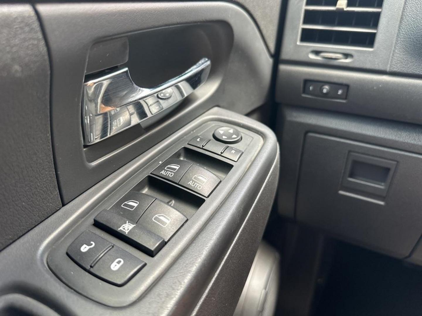 2012 Bright White Clearcoat /Dark Slate Gray Interior Jeep Liberty Sport (1C4PJMAK0CW) with an PowerTech 3.7L V6 engine, Automatic transmission, located at 8595 Washington St., Thornton, CO, 80229, (303) 287-5511, 39.852348, -104.978447 - 2012 Jeep Liberty<br><br>D1 Auto NEVER charges dealer fees! All cars have clean titles and have been inspected for mechanical issues. We have financing for everyone. Good credit, bad credit, first time buyers.<br><br>Please call Lakewood Location 303-274-7692 or Thornton 303-287-5511 to schedule a t - Photo#26