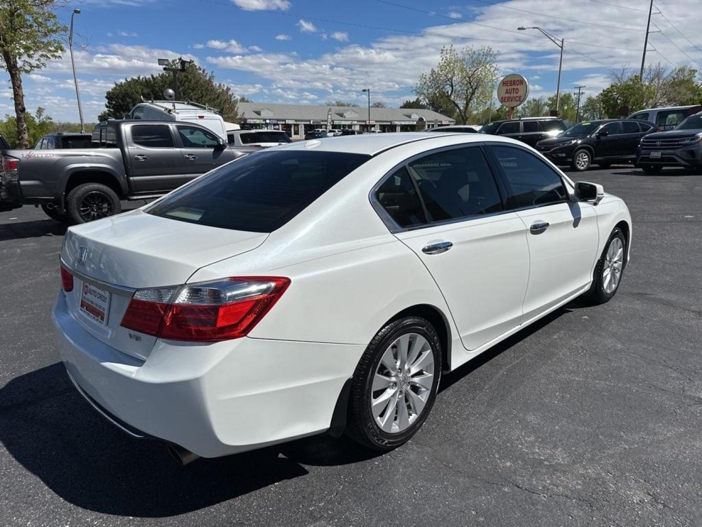 2013 White Orchid Pearl /Ivory Honda Accord EX-L (1HGCR3F82DA) with an 3.5L V6 SOHC i-VTEC 24V engine, Automatic transmission, located at 8595 Washington St., Thornton, CO, 80229, (303) 287-5511, 39.852348, -104.978447 - 2013 Honda Accord EX-L V6 Fully Serviced<br><br>All Cars Have Clean Titles And Are Serviced Before Sale., Clean Carfax, No Accident, New Tires, Backup Camera, Leather, Heated Seats, Bluetooth/ With Bluetooth Audio, New Brakes, Non Smoker, No Pet Odor Or Hair, Accord EX-L, 3.5L V6 SOHC i-VTEC 24V, Po - Photo#5