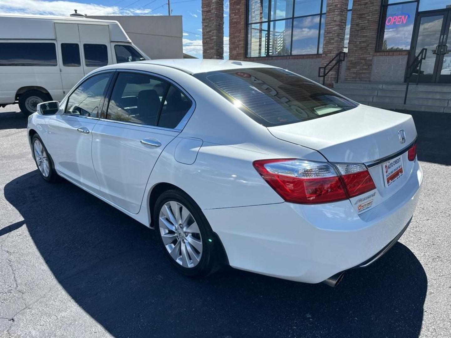 2013 White Orchid Pearl /Ivory Honda Accord EX-L (1HGCR3F82DA) with an 3.5L V6 SOHC i-VTEC 24V engine, Automatic transmission, located at 8595 Washington St., Thornton, CO, 80229, (303) 287-5511, 39.852348, -104.978447 - 2013 Honda Accord EX-L V6 Fully Serviced<br><br>All Cars Have Clean Titles And Are Serviced Before Sale., Clean Carfax, No Accident, New Tires, Backup Camera, Leather, Heated Seats, Bluetooth/ With Bluetooth Audio, New Brakes, Non Smoker, No Pet Odor Or Hair, Accord EX-L, 3.5L V6 SOHC i-VTEC 24V, Po - Photo#7