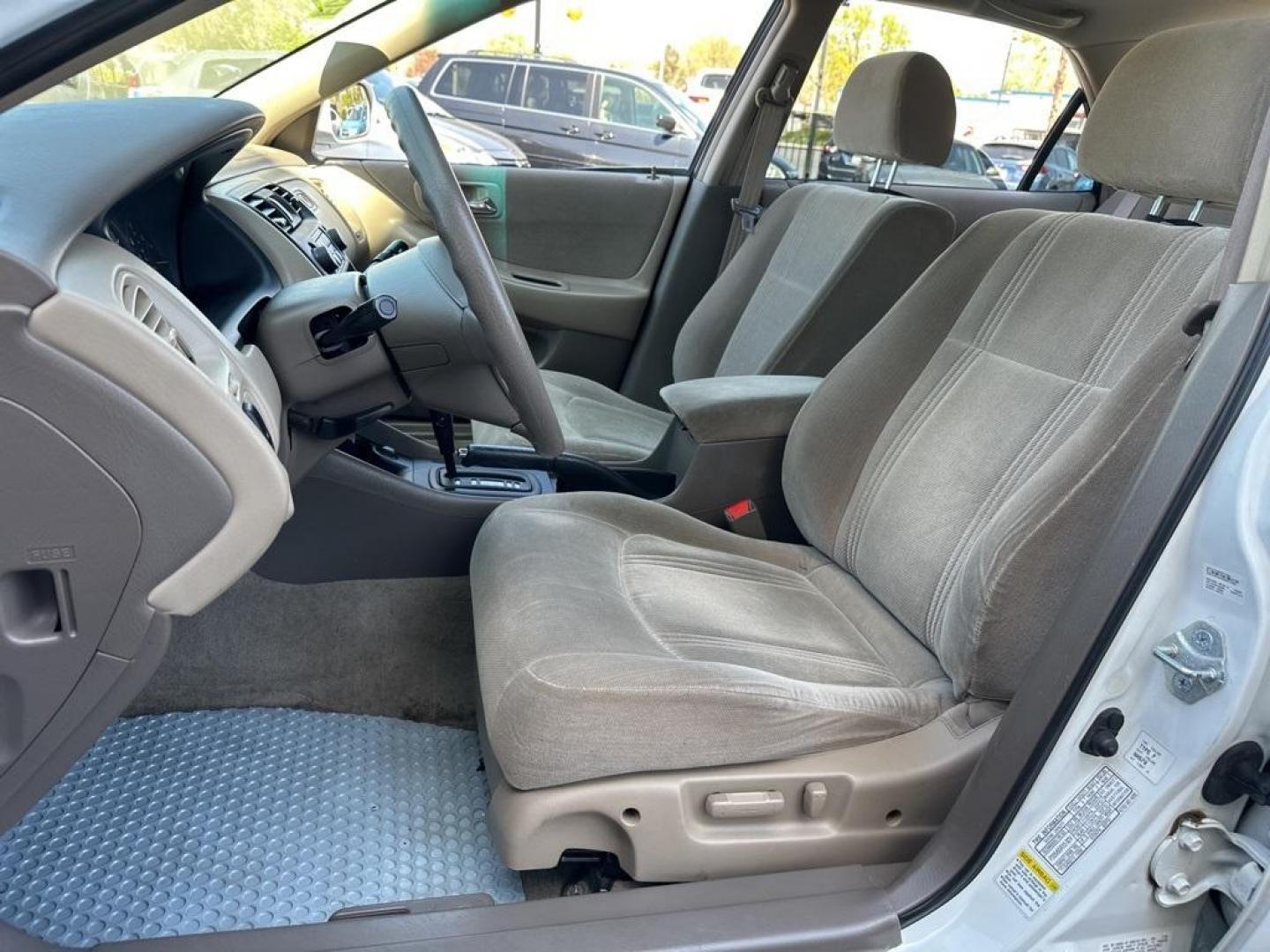 2000 Taffeta White /Lapis Honda Accord LX (1HGCG1643YA) with an 3.0L V6 SMPI engine, Automatic transmission, located at 8595 Washington St., Thornton, CO, 80229, (303) 287-5511, 39.852348, -104.978447 - 2000 Honda Accord<br><br>D1 Auto NEVER charges dealer fees! All cars have clean titles and have been inspected for mechanical issues. We have financing for everyone. Good credit, bad credit, first time buyers.<br><br>Please call Lakewood Location 303-274-7692 or Thornton 303-287-5511 to schedule a t - Photo#12